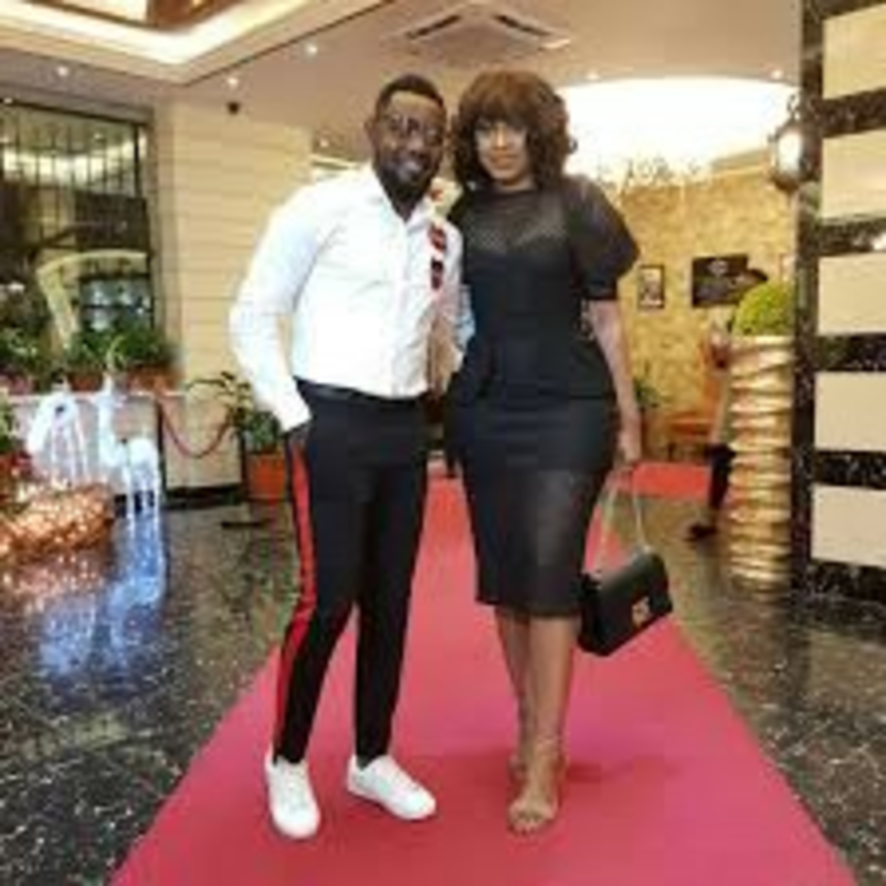 Comedian AY Makun has dragged gossip blogger SDK following her report on his crashed marriage  episode artwork