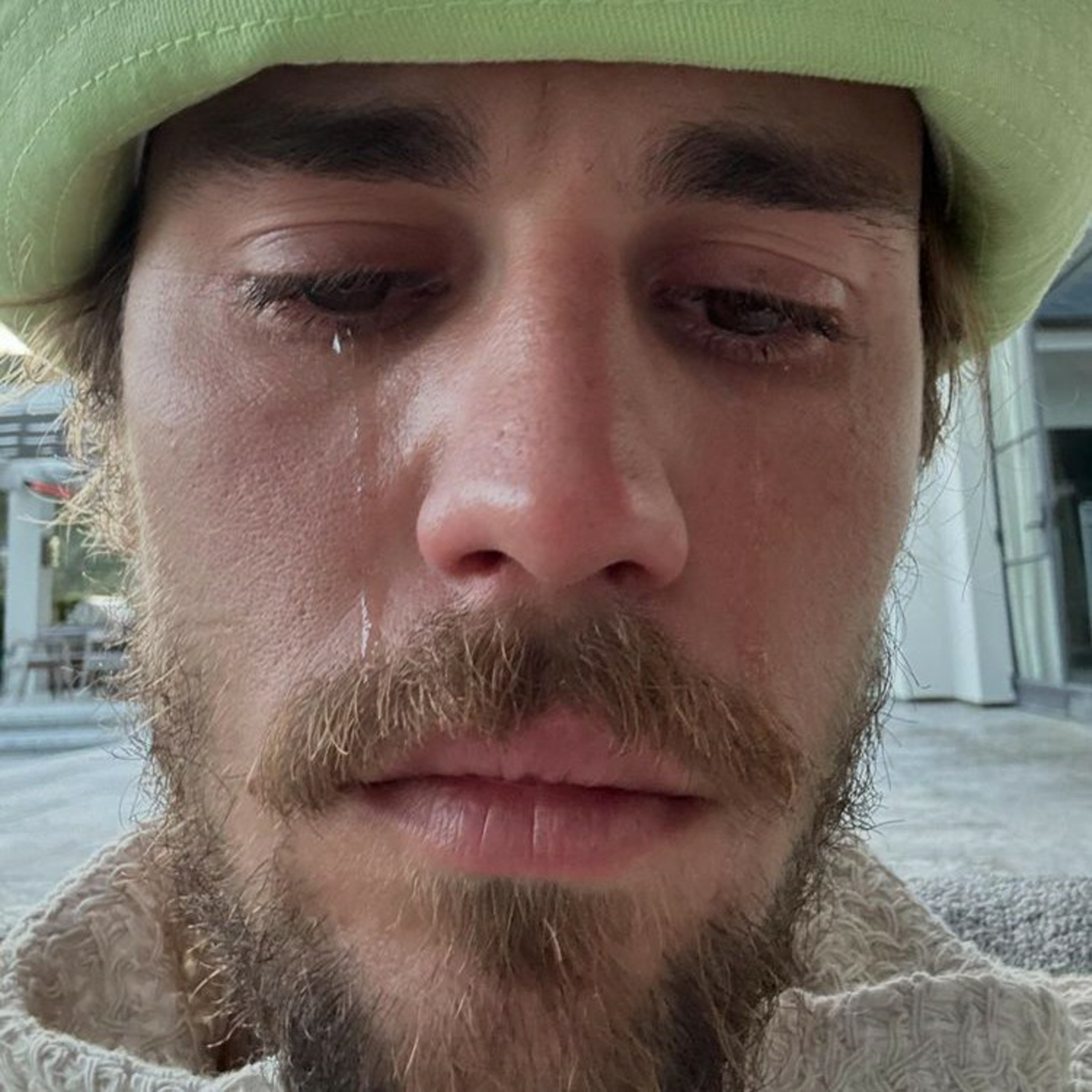 Fans react to photo of Justin Bieber in tears episode artwork