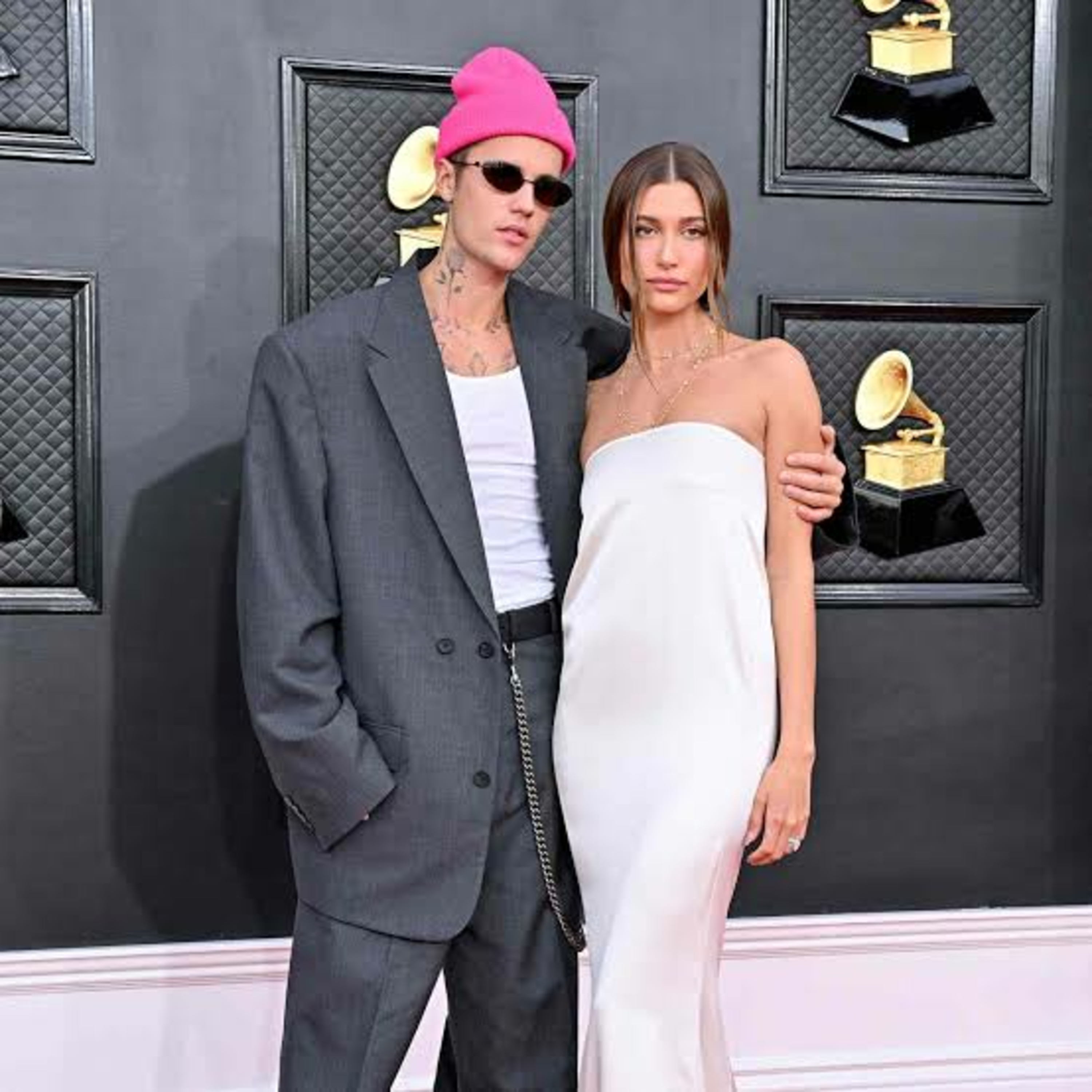 Justin Bieber's wife, Hailey reacts to his recently shared photo  episode artwork
