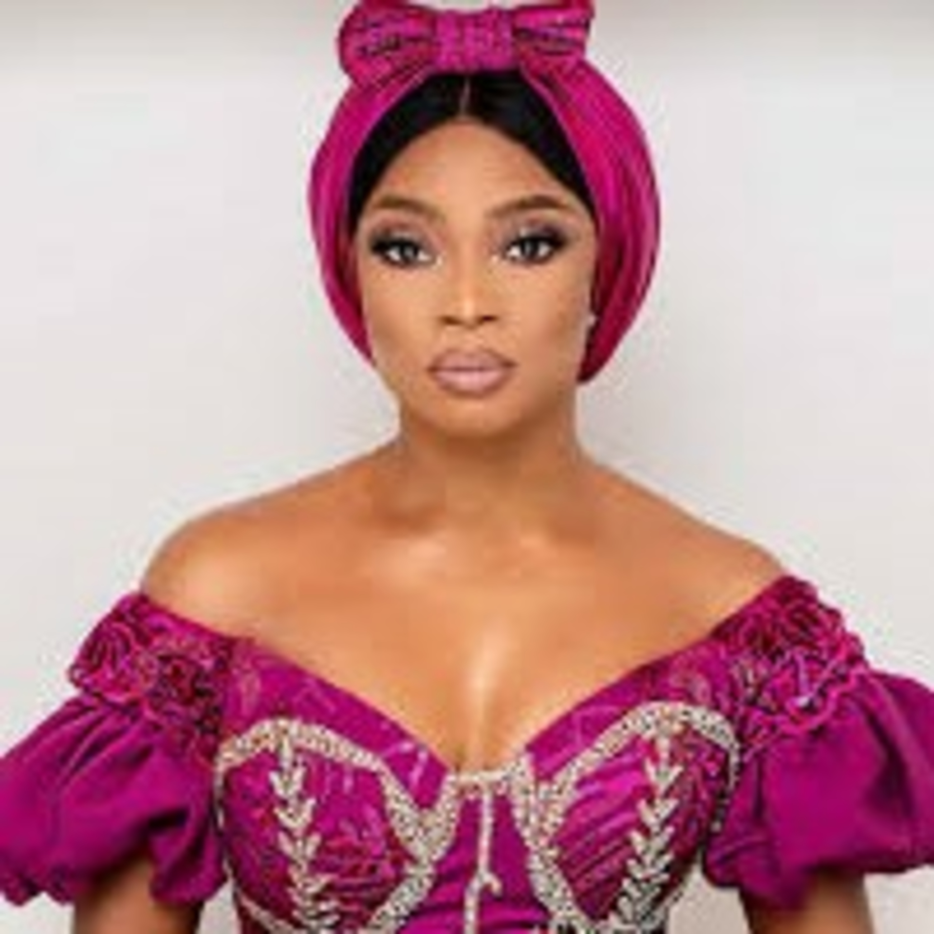 Toke Makinwa to start a Christian fellowship group. episode artwork