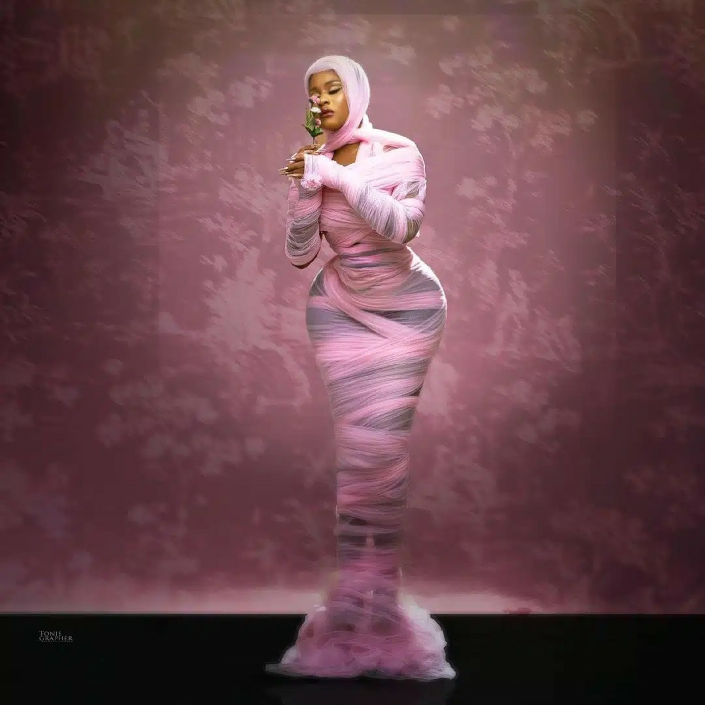 What did fans say about BBN Phyna's bandage outfit? episode artwork