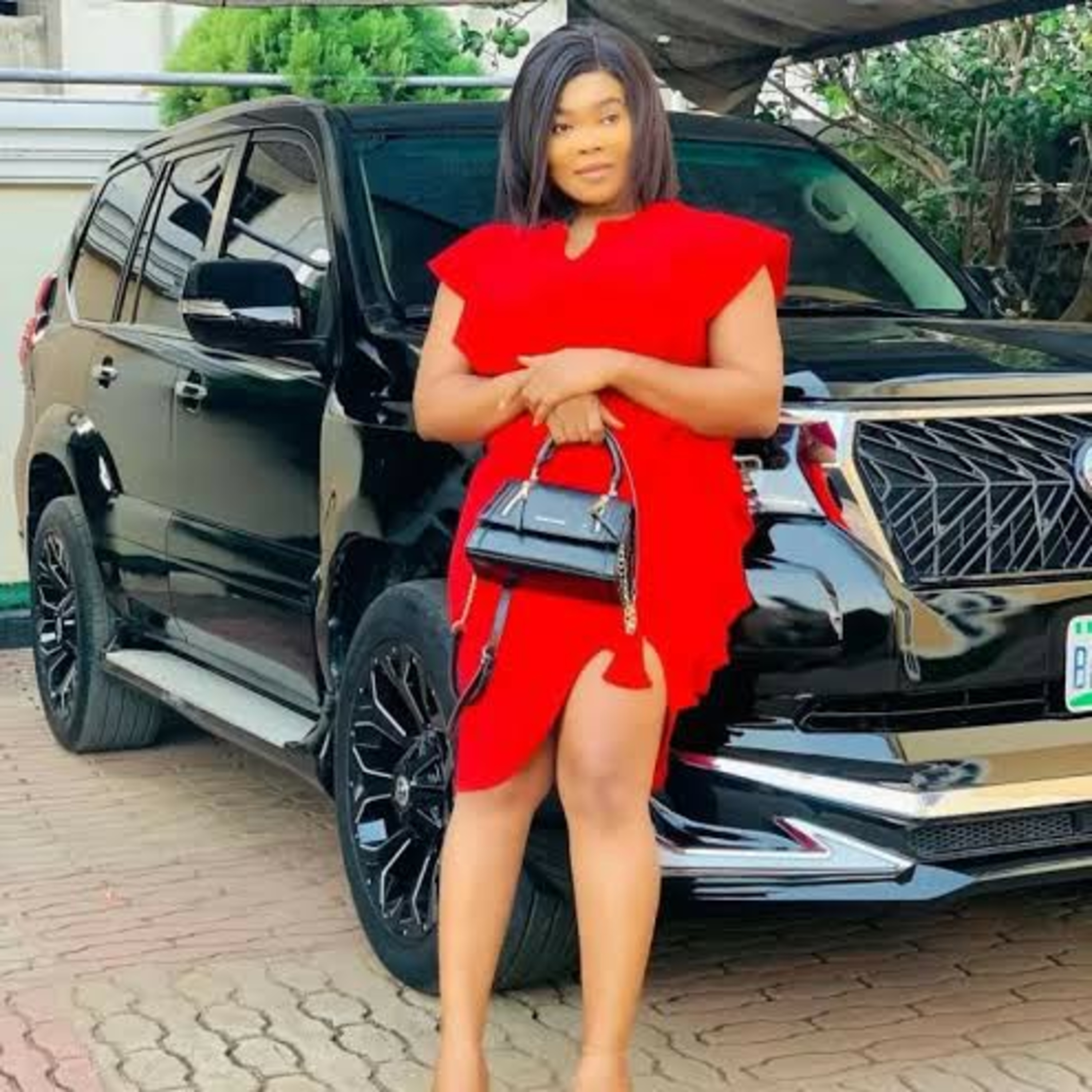 Fans blast Ruby Ojiakor as she receives condolence visits from fans mourning Junior Pope  episode artwork