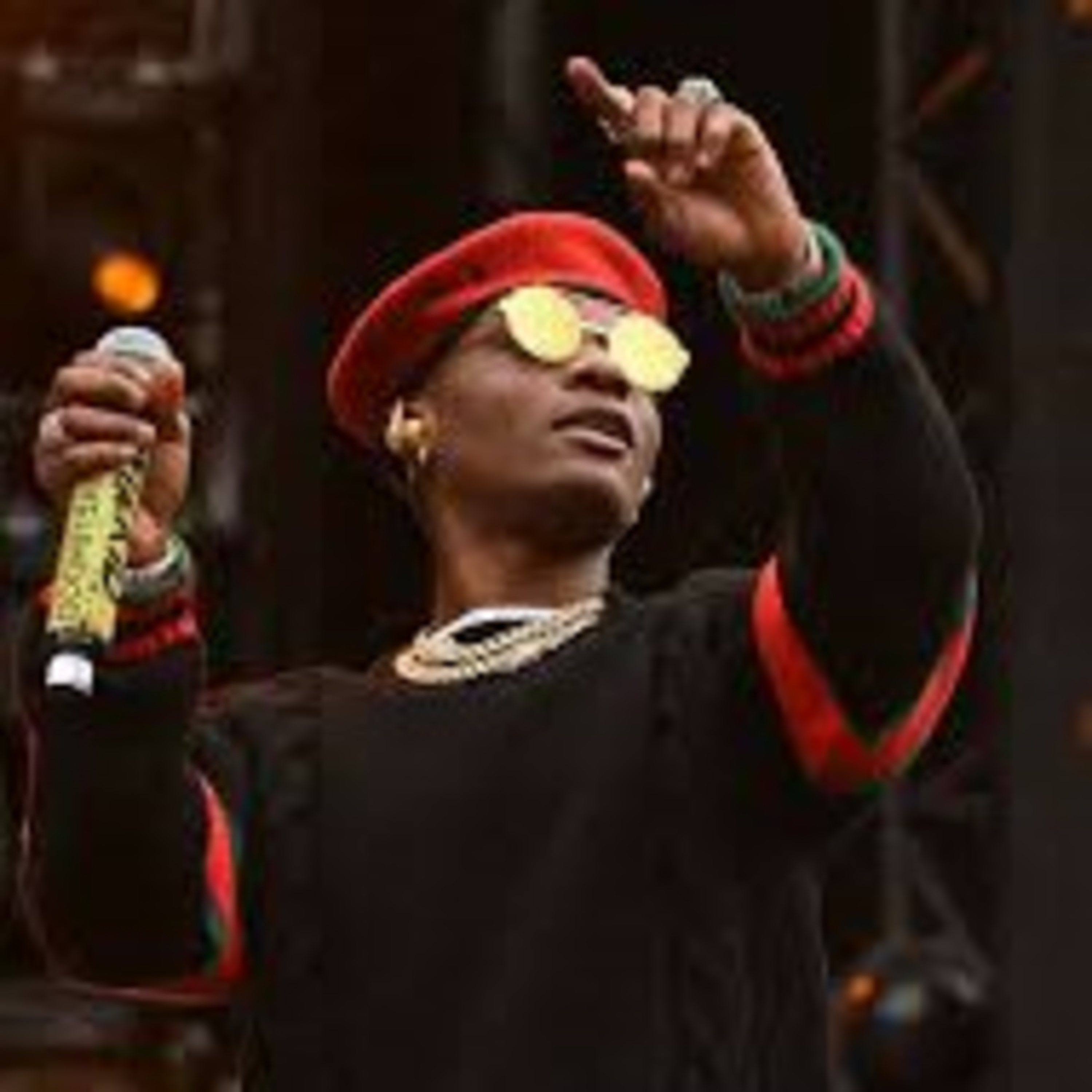 Singer Wizkid declares self a millionaire in multiple currencies.