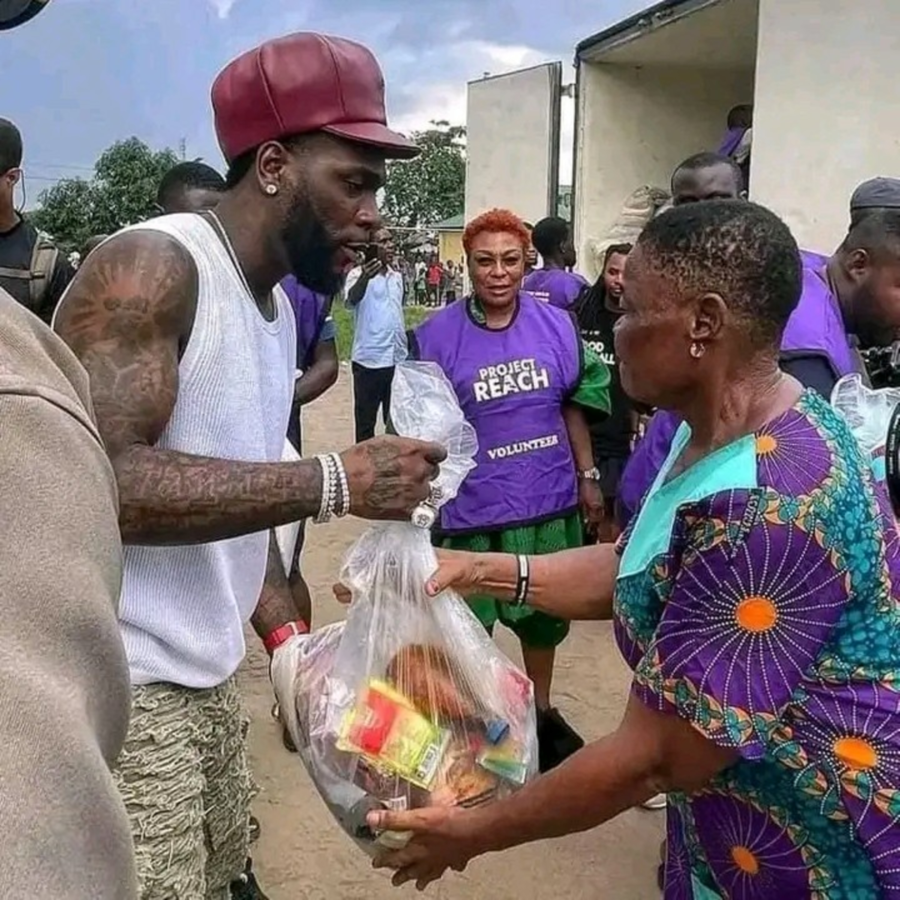 Singer Burna Boy and Mom gift Port Harcourt residents food items.