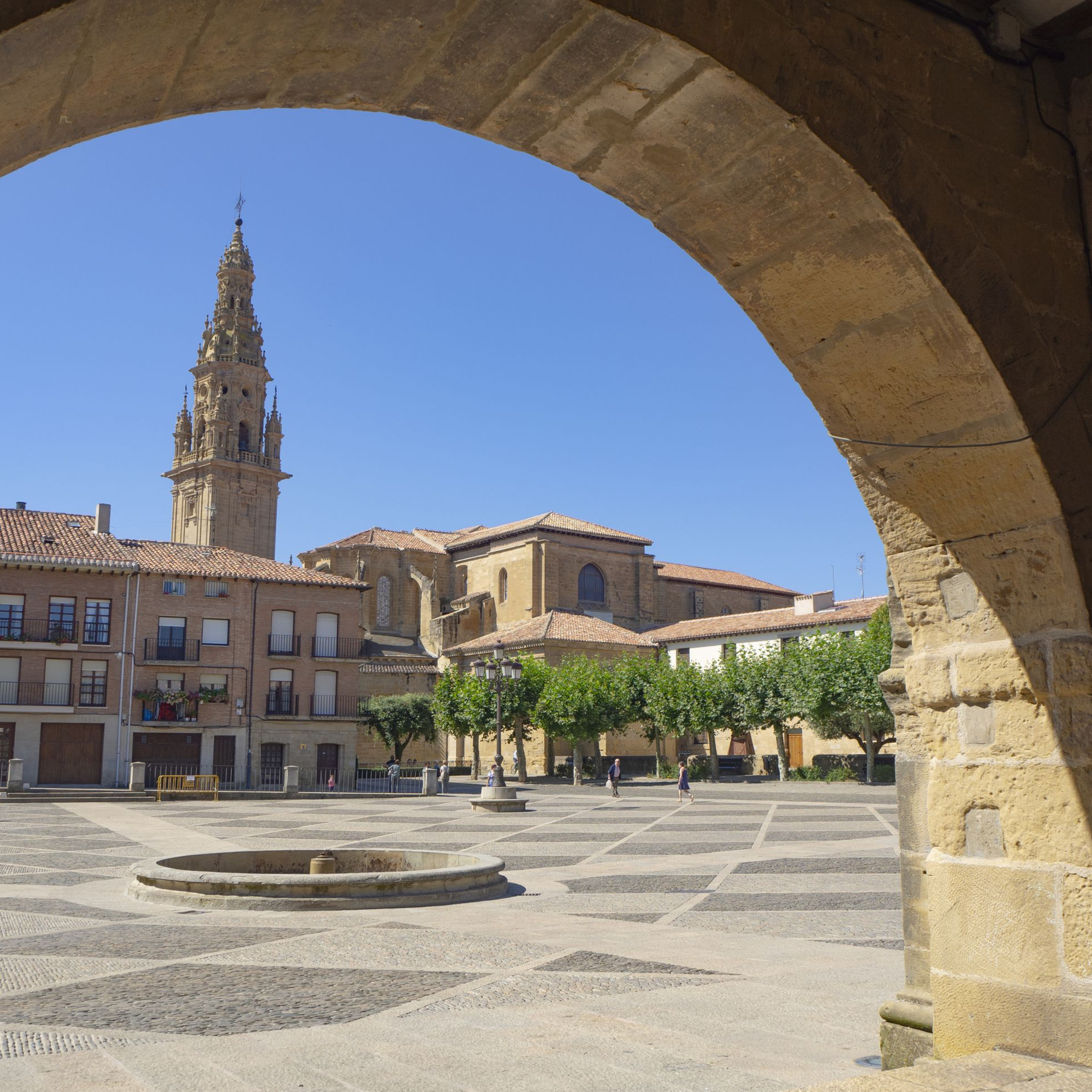 Viajamos hasta Santo Domingo de la Calzada y a la Isla de la Pedrosa y te contamos un cuento - 7 Días X Delante 13072020