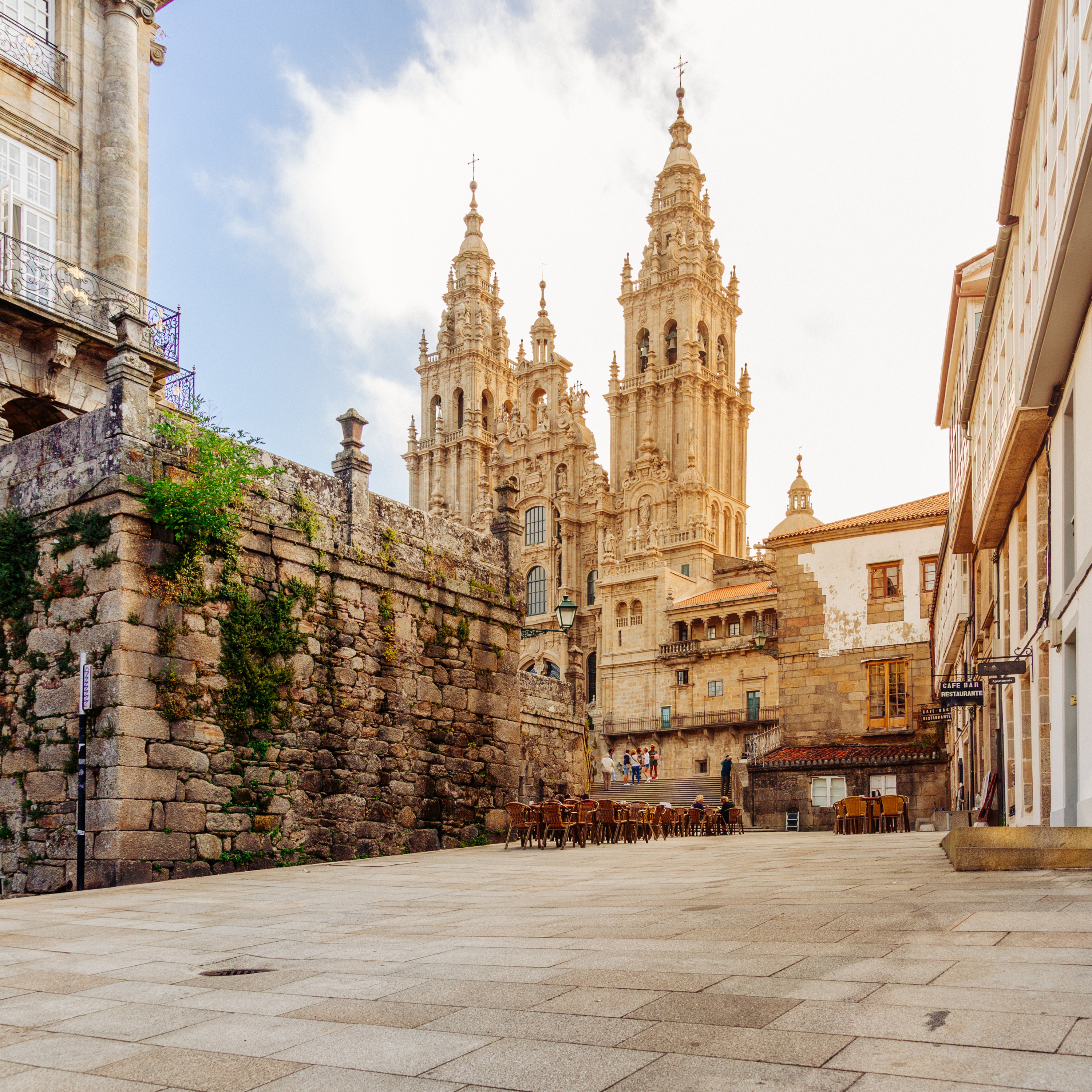 Te contamos un cuento, buenas noticias y viajamos hasta Santiago de Compostela - 7 Días X Delante 21122020 episode artwork