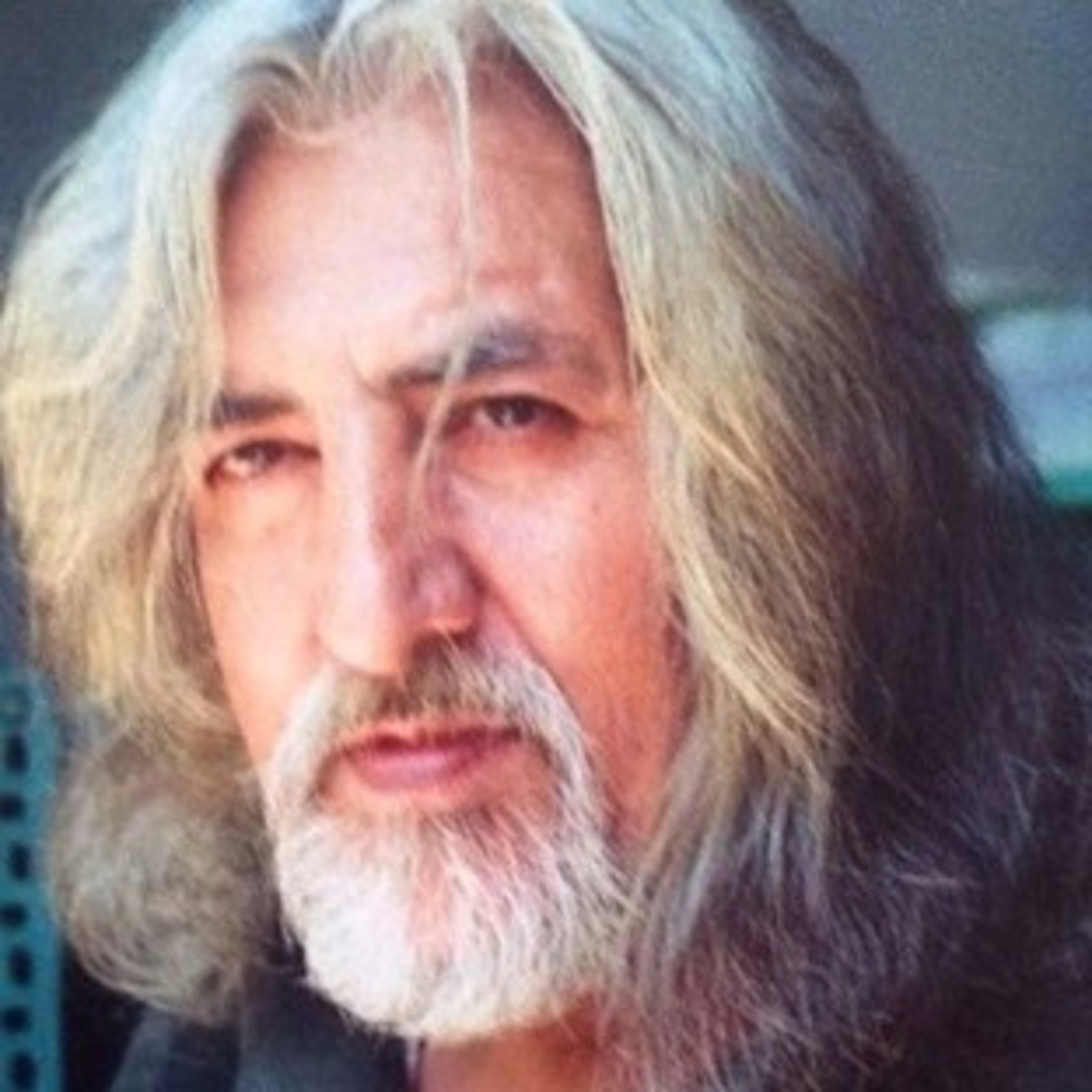 کاور صدای زنده یاد حسین منزوی در خوانش یکی از غزلهای خود در سن بیست سالگی