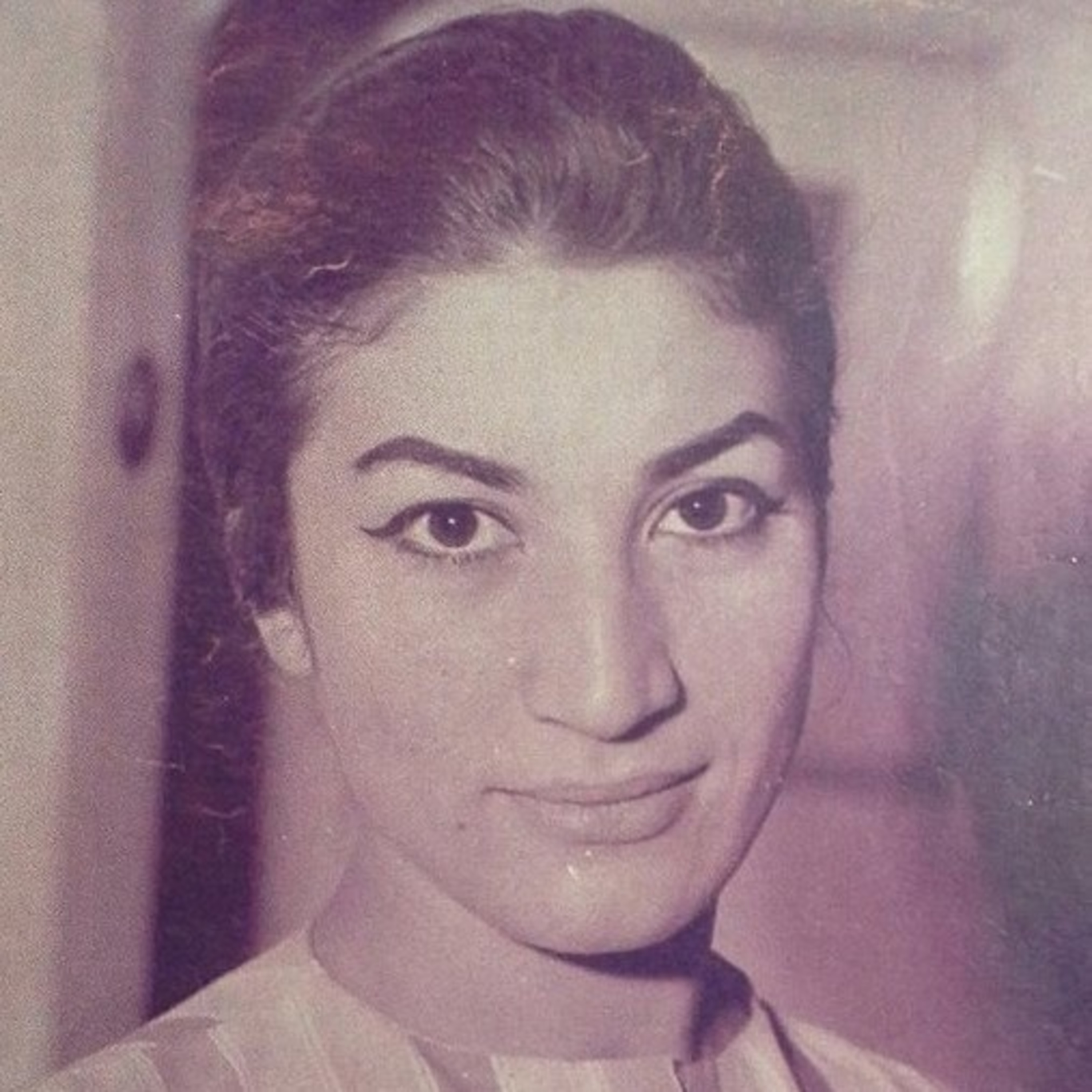 کاور در شب کوچک من دلهره ویرانیست 💖فروغ_فرخزاد 💖 روایتگر سمیه محمد پور