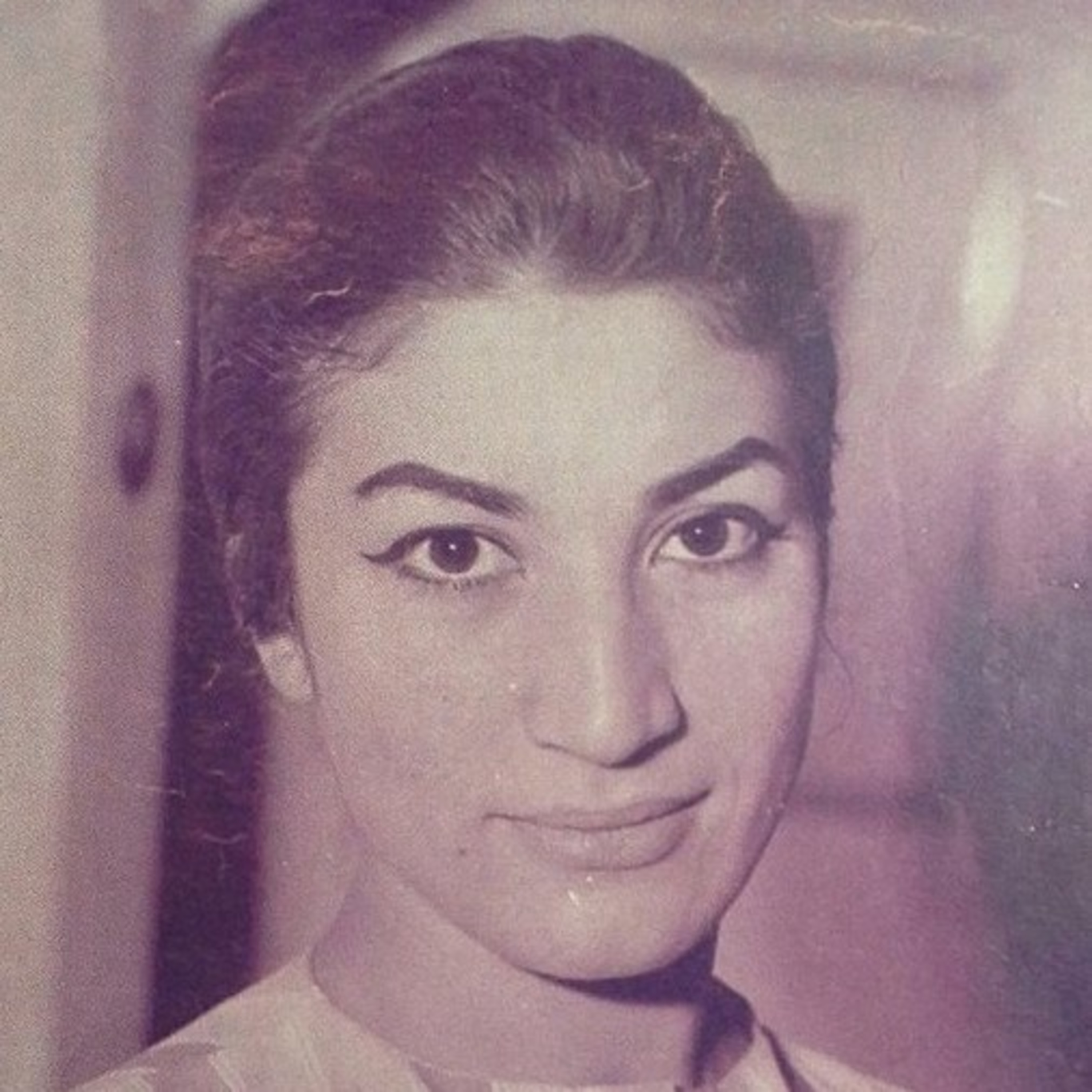 کاور یادمان باشد به دل کوزه ی آب، که بدان سنگ شکست 💖 فروغ فرخزاد💖 روایتگر نوجوان درینا صالحی