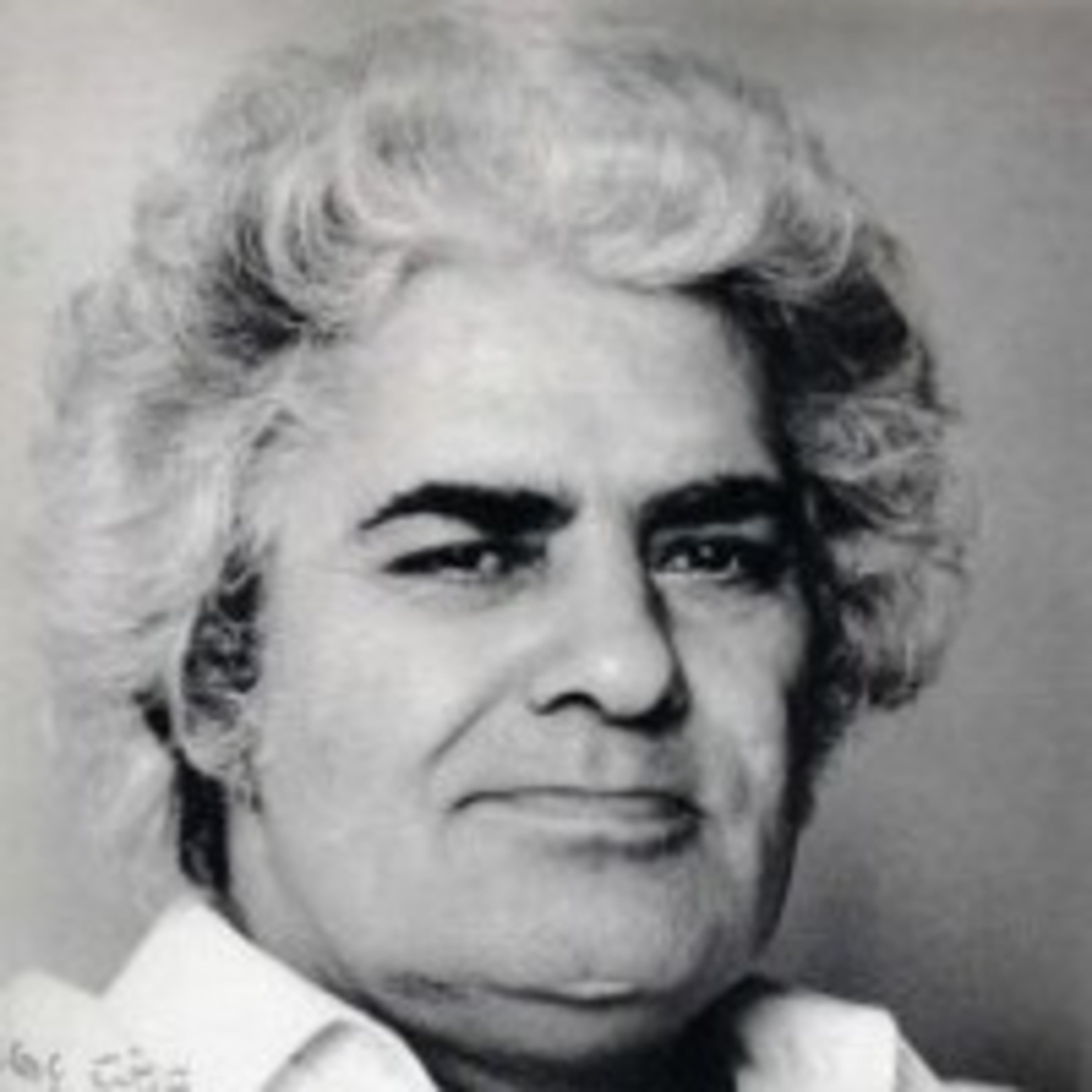 کاور یکی بود یکی نبود زیر گنبد کبود لخت و عور تنگ غروب سه تا پری نشسه بود 💖 شعر و صدا احمد شاملو