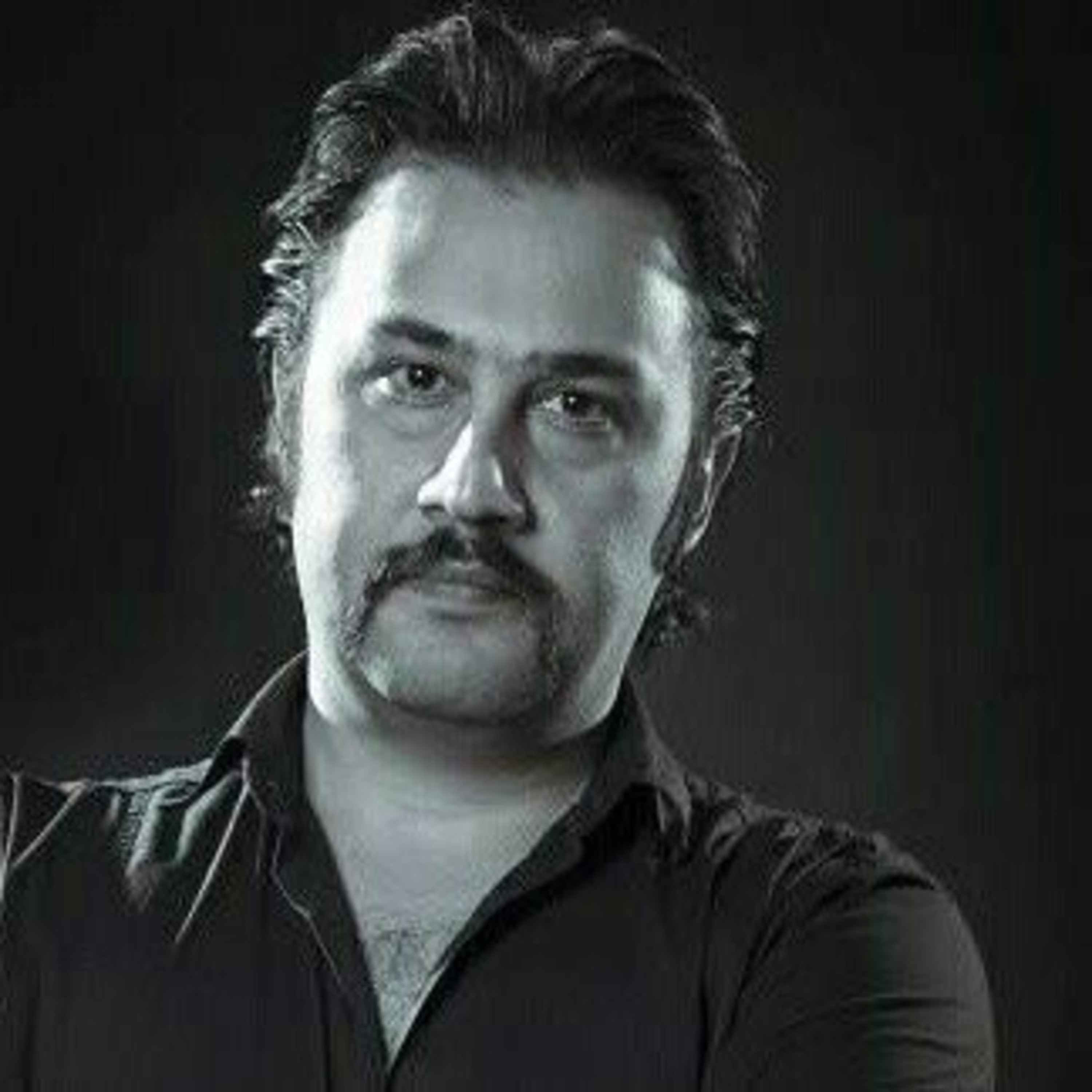 کاور در دلم آهن تفتیده ی بسیاری هست ....وای از آن دم که بخواهم دهنی باز کنم 💖 شعر و صدا علیرضا آذر
