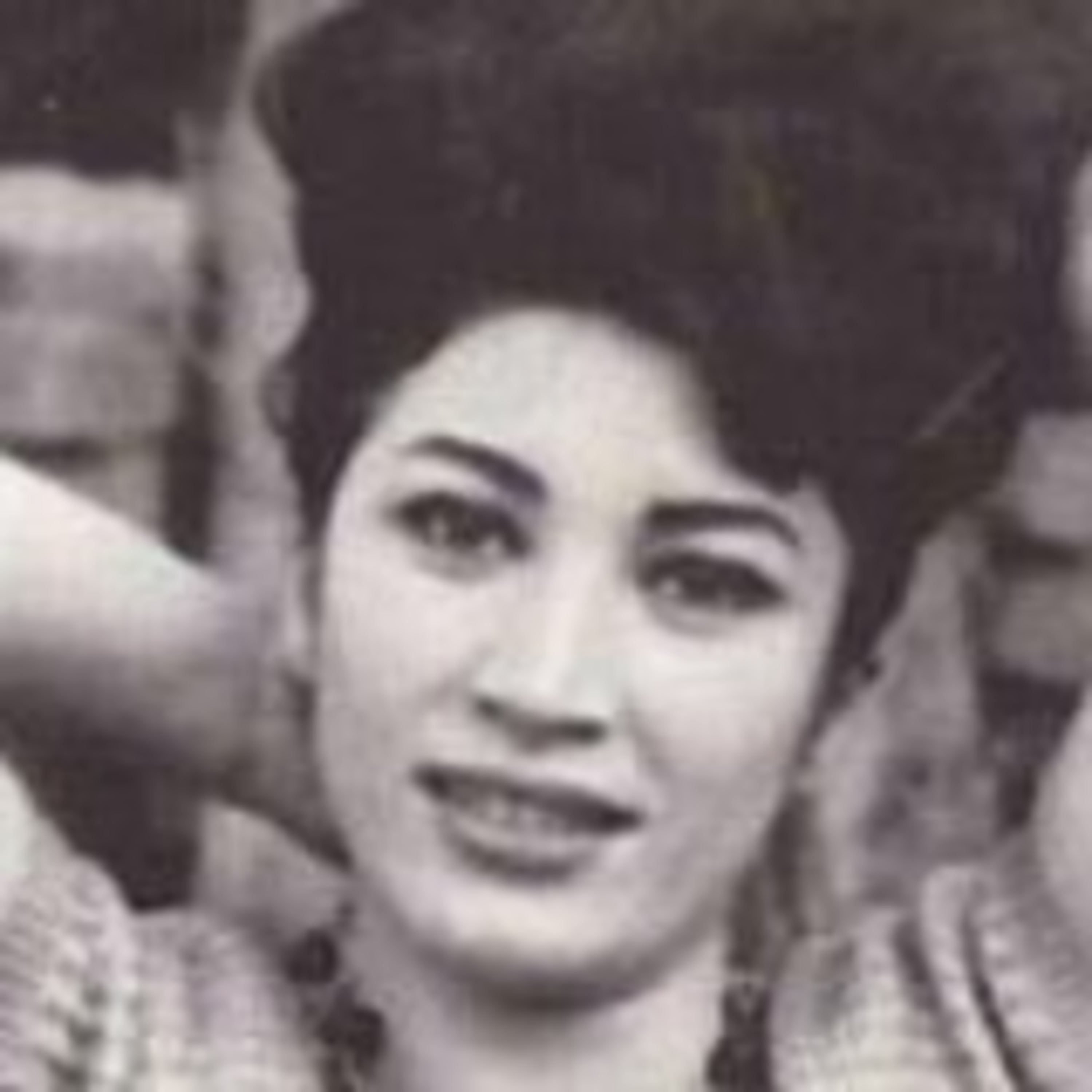 کاور همه ی هستی من آیه ی تاریکی ست💖فروغ فرخزاد