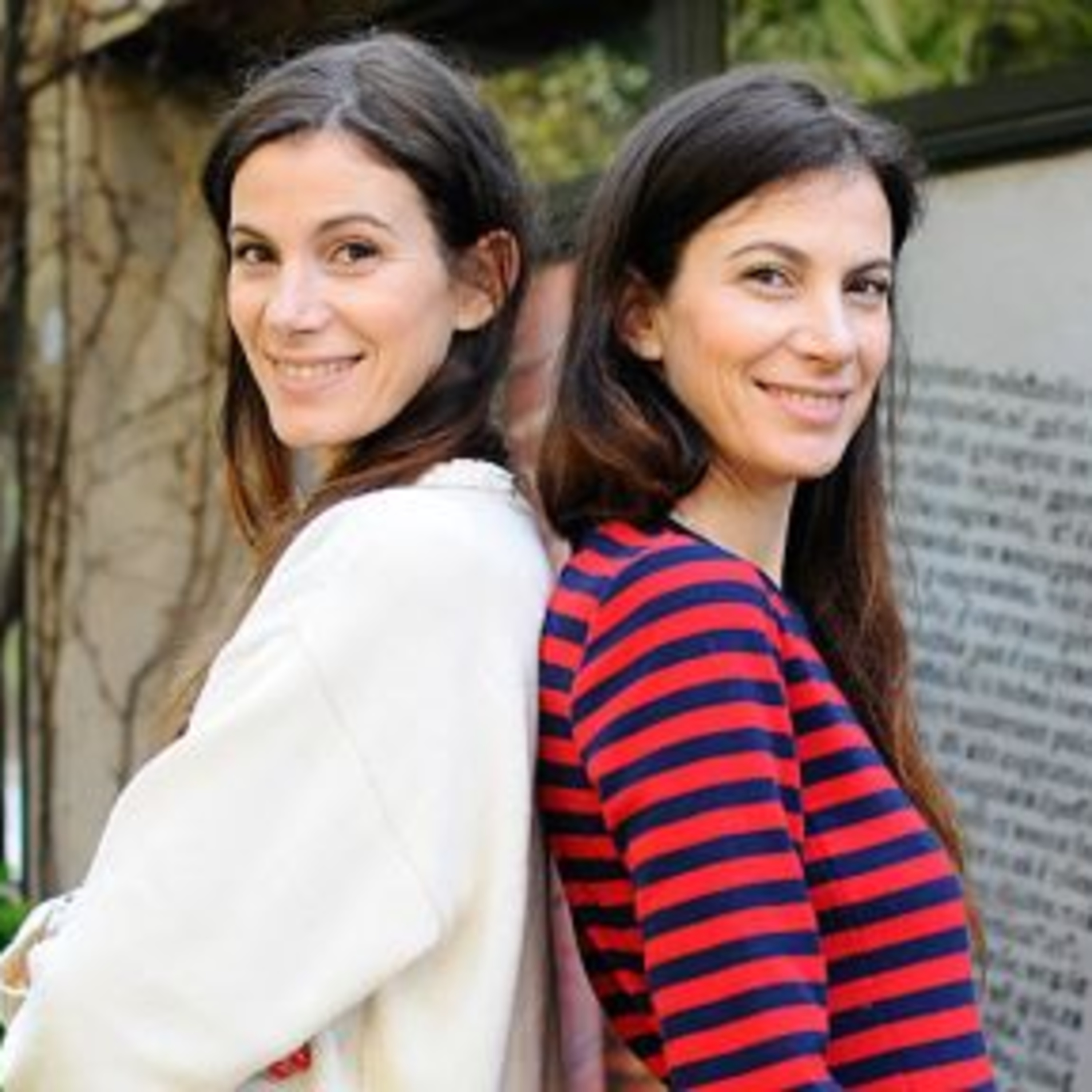 Maria Marull y Paula Marull leen a Hebe Uhart