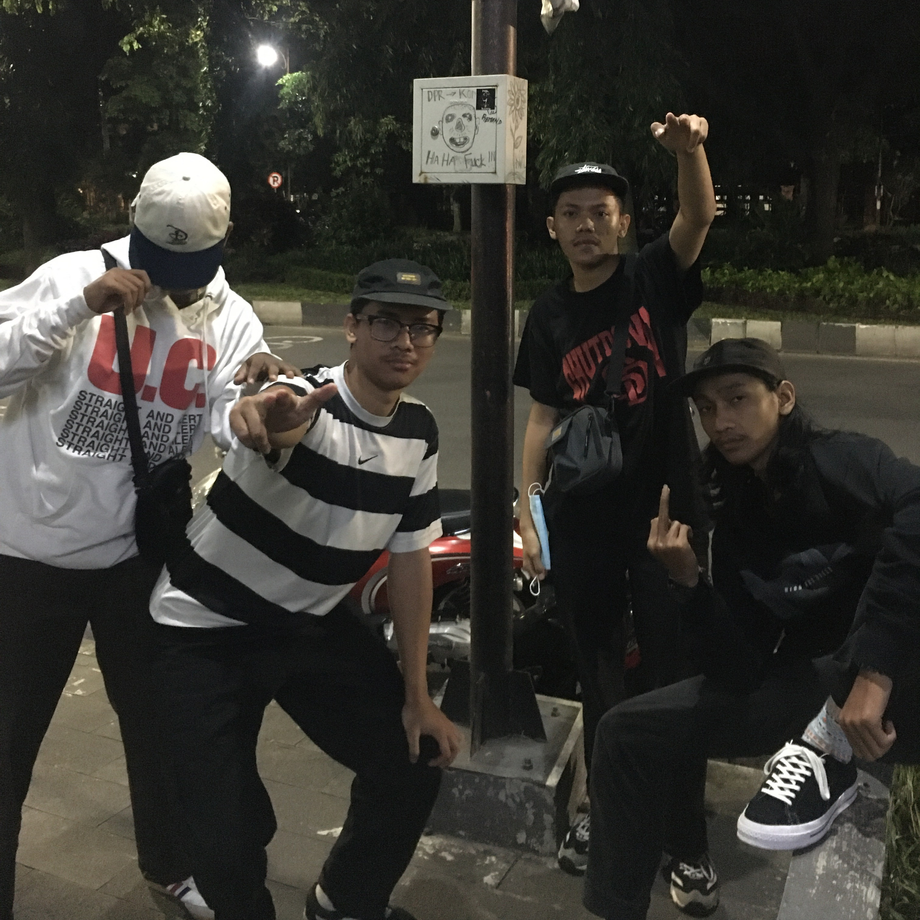 Kikixdust ngomongnin apa aja