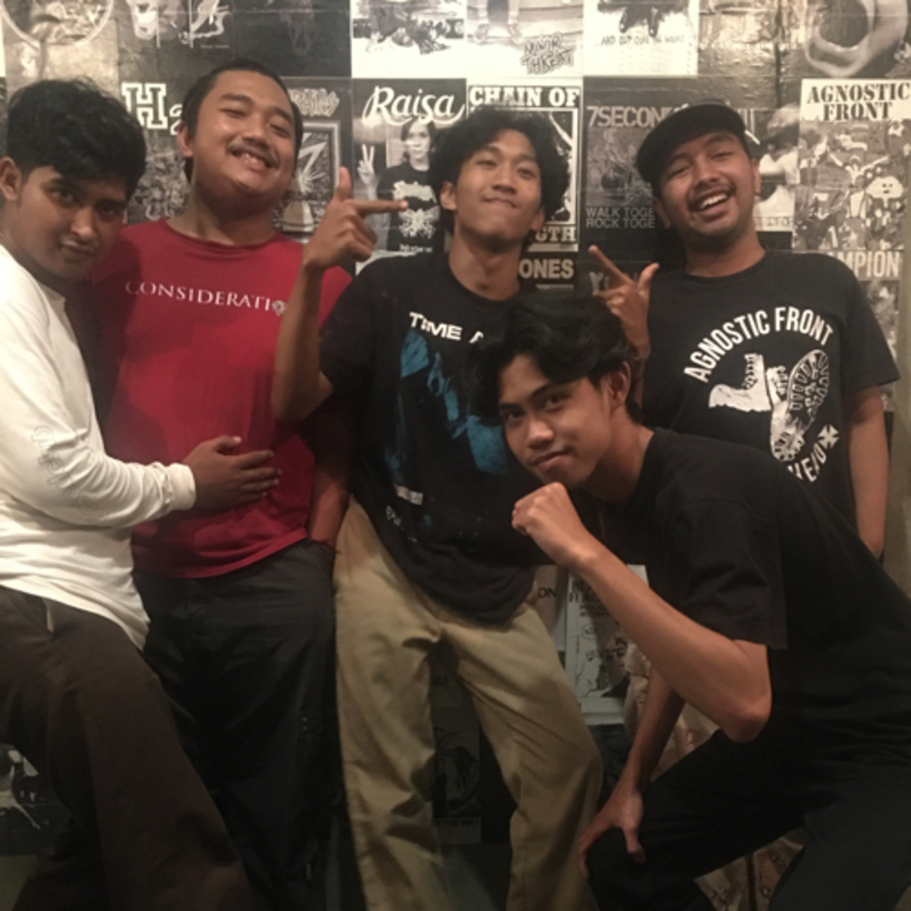 Kikixdust ngomongnin apa aja