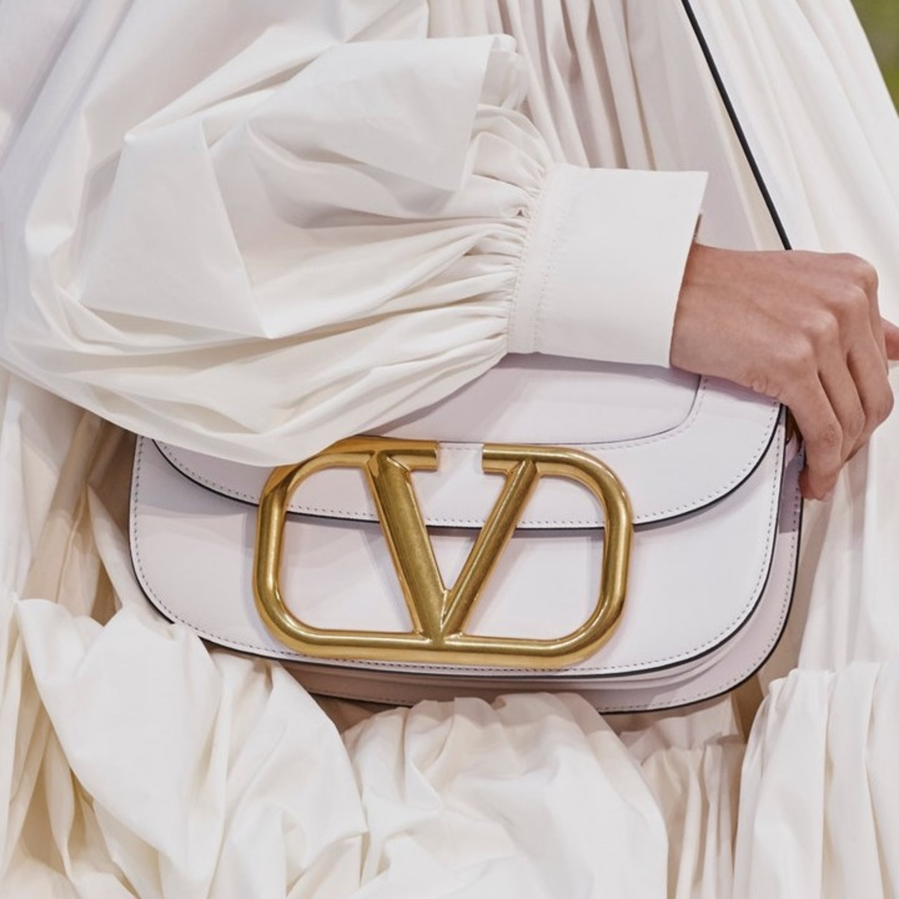 Deme-ncias I - sobre GIVENCHY