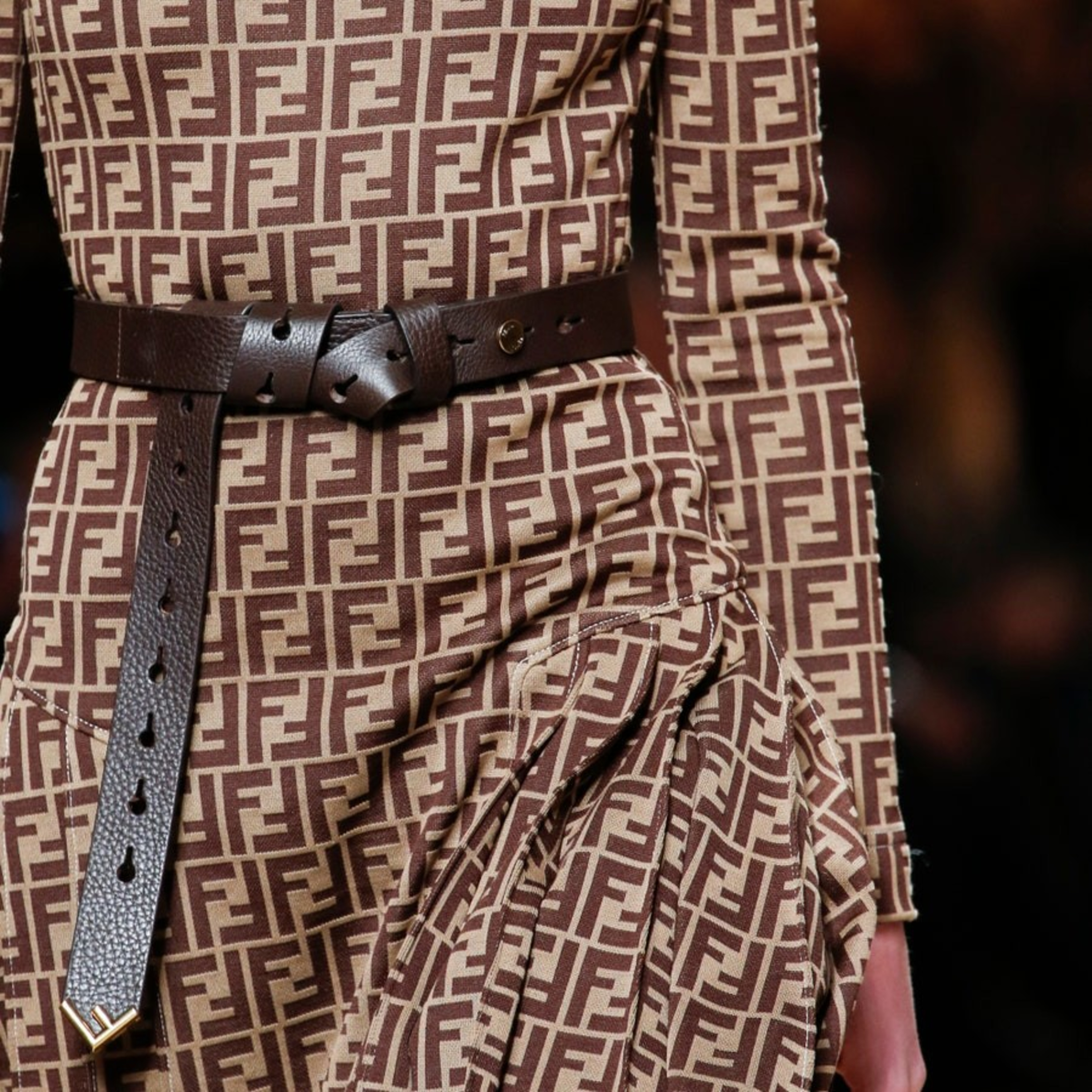 Deme-ncias I - sobre GIVENCHY