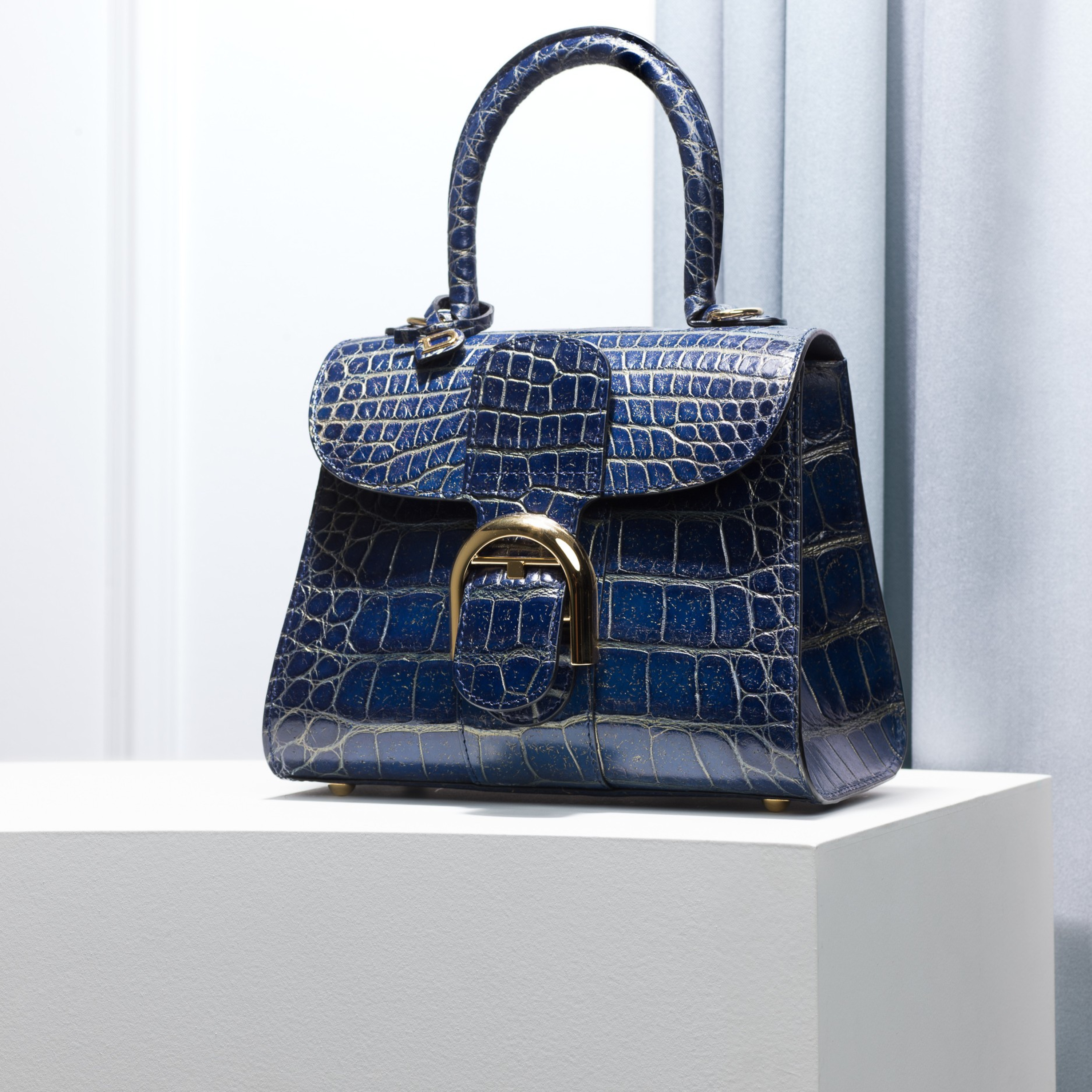 Deme-ncias I - sobre GIVENCHY