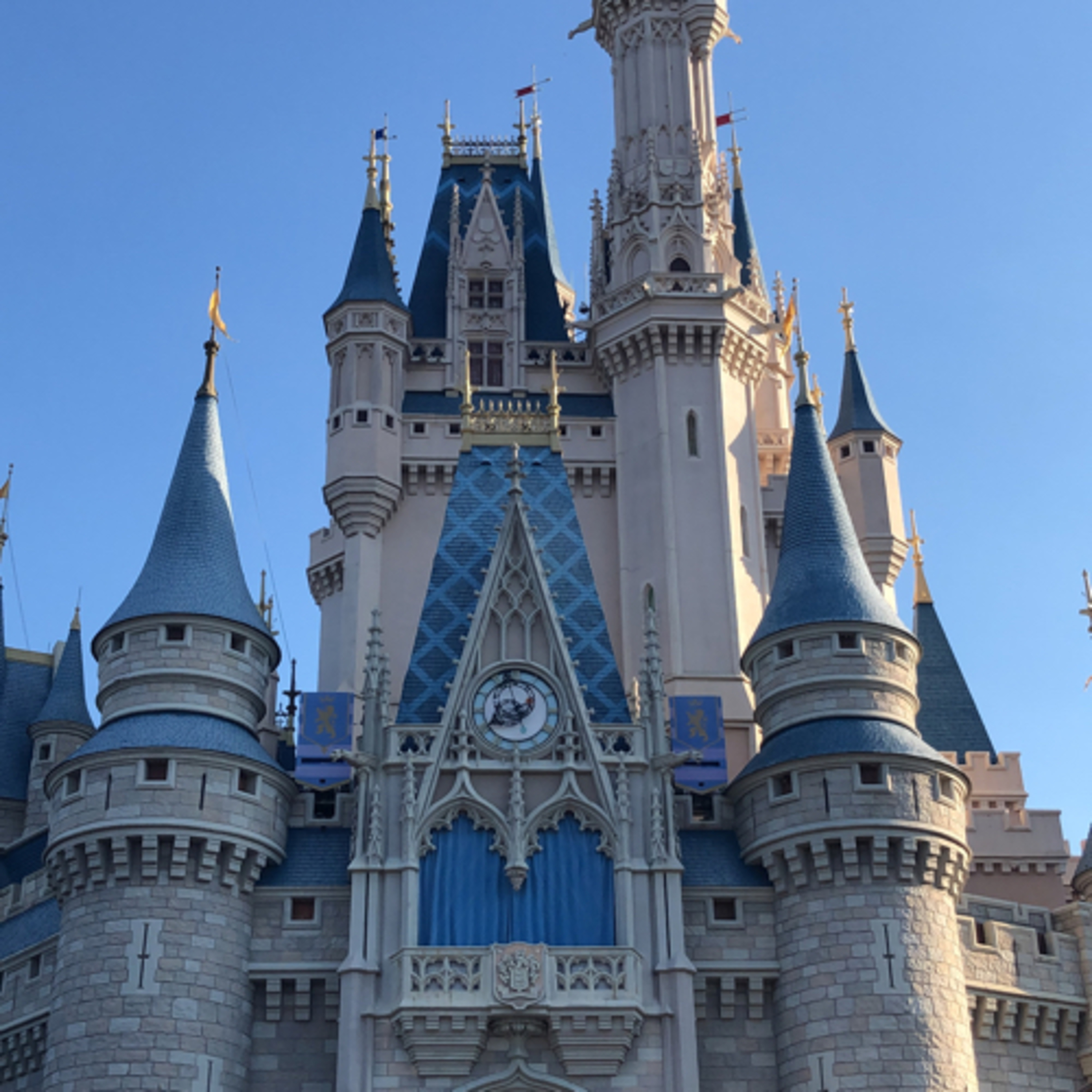 Podcast #1:15 cosas imprescindibles de llevar a los parques Disney episode artwork