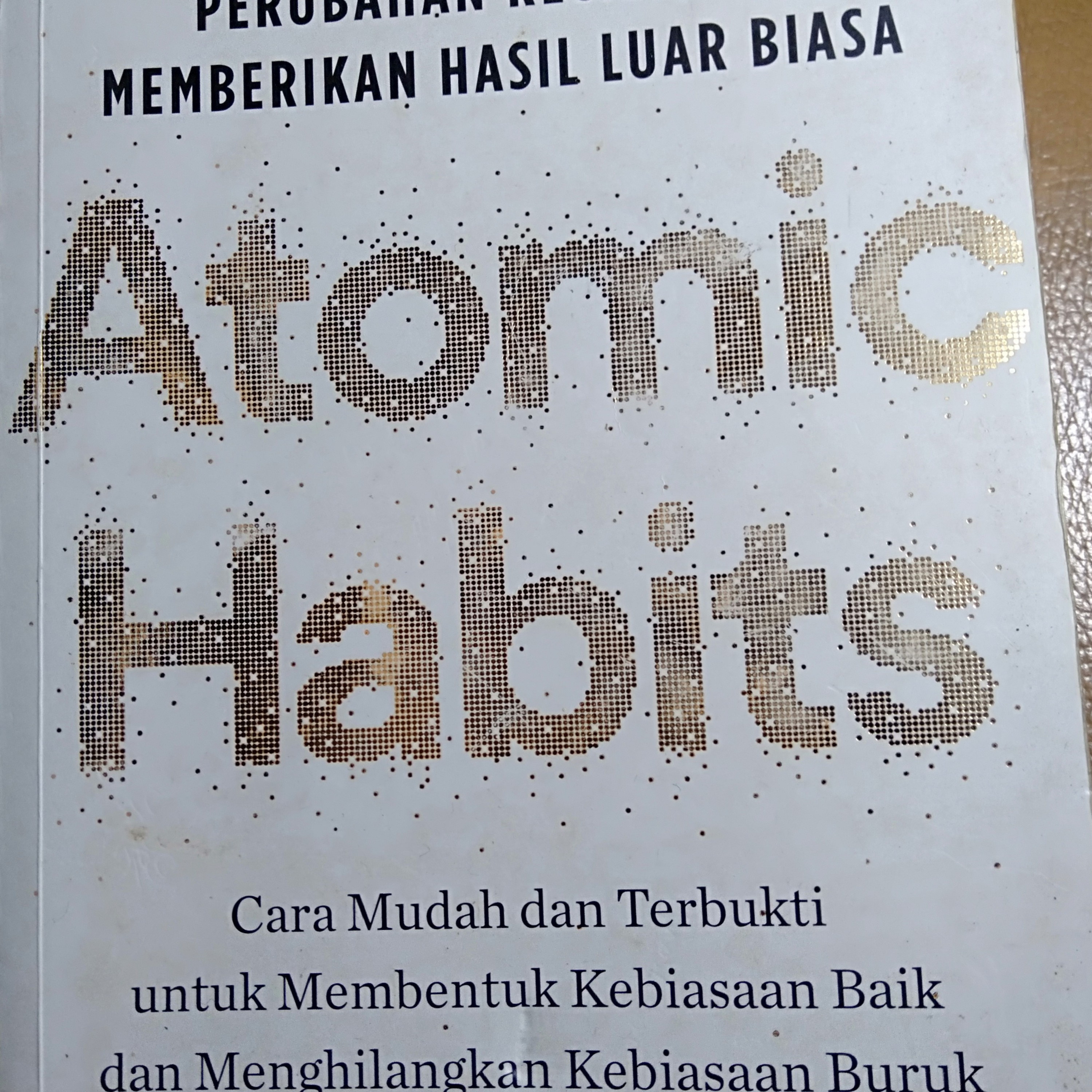Automic habits : cara mengubah kebiasaan buruk menjadi baik dengan score  episode artwork