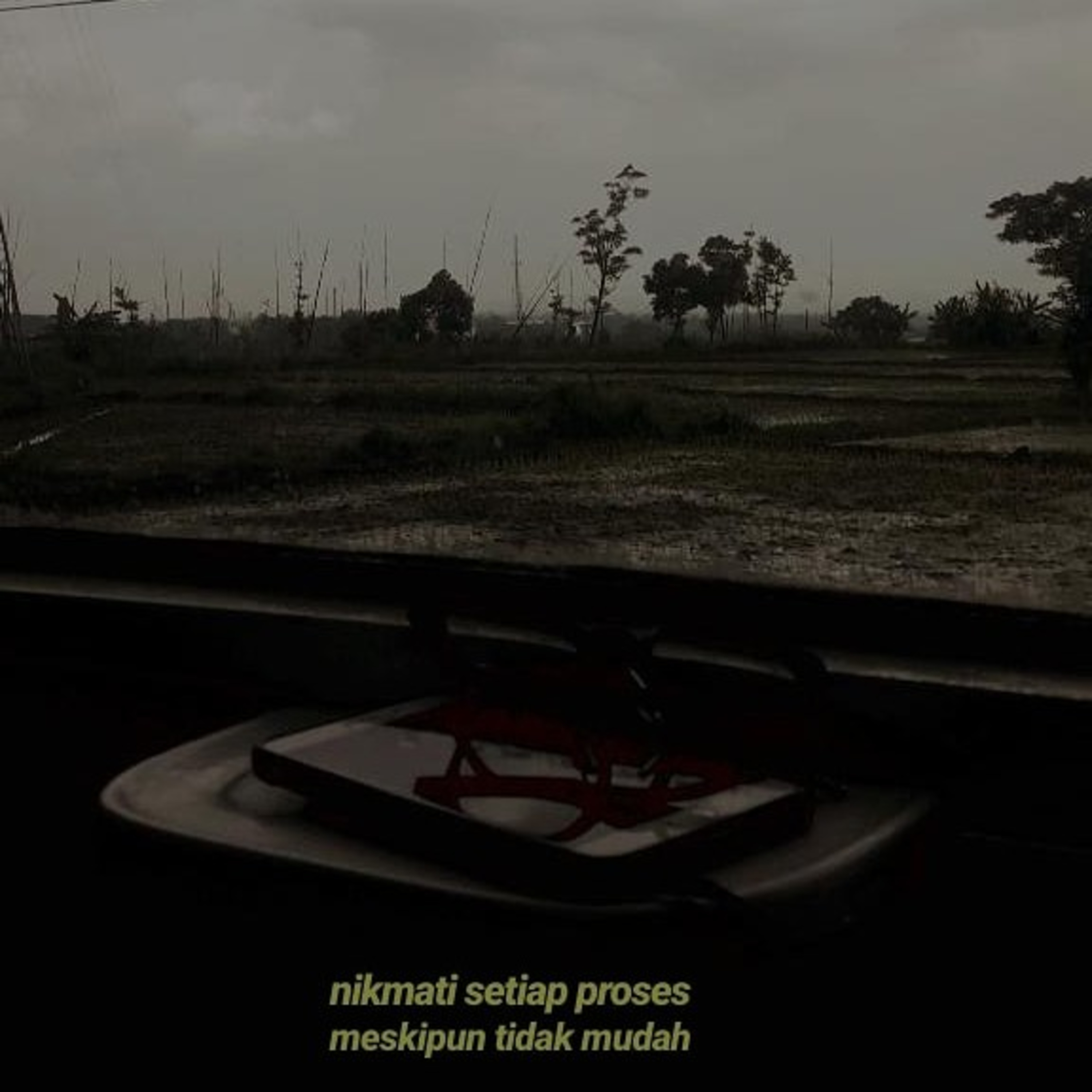 Sini, duduk sejenak.
