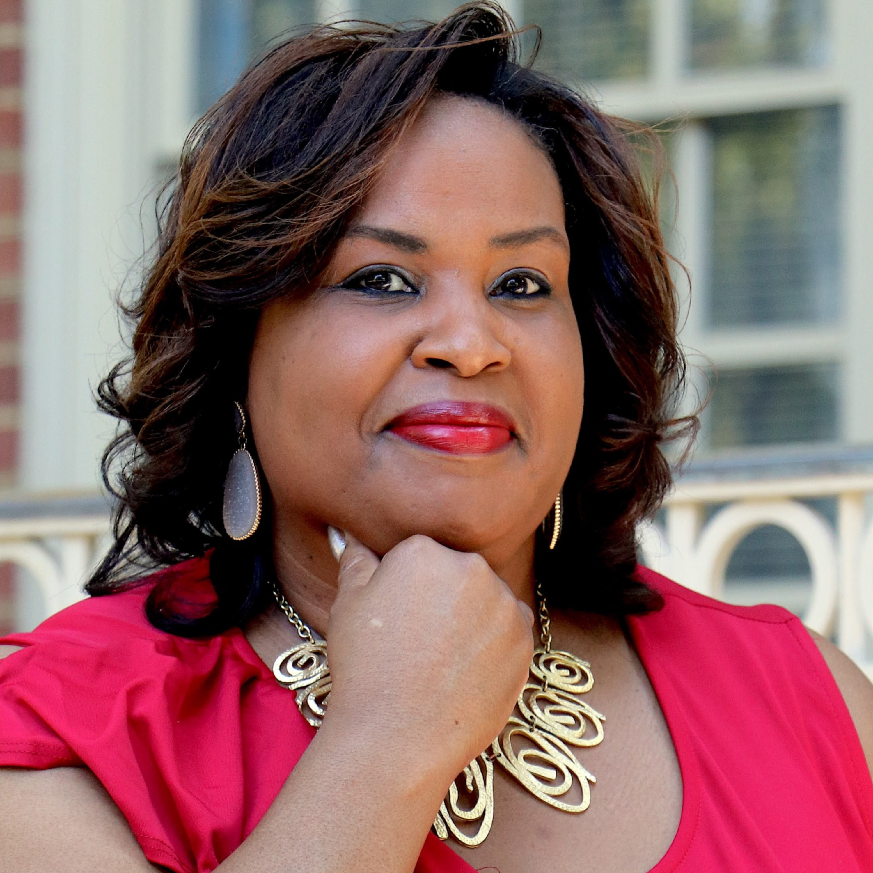 Ep. 326 - Magnify Your Voice with Valeria Elliott episode artwork