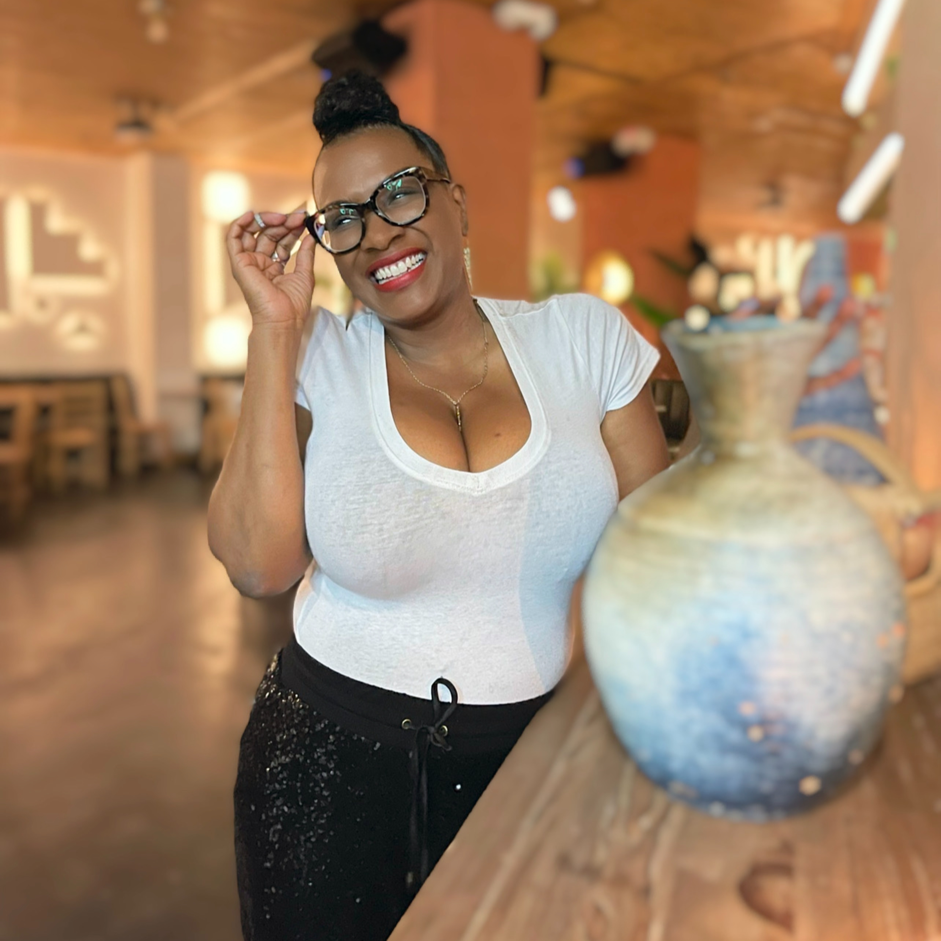 Ep. 369 - Authors Glow Up with Taiia Smart Young episode artwork