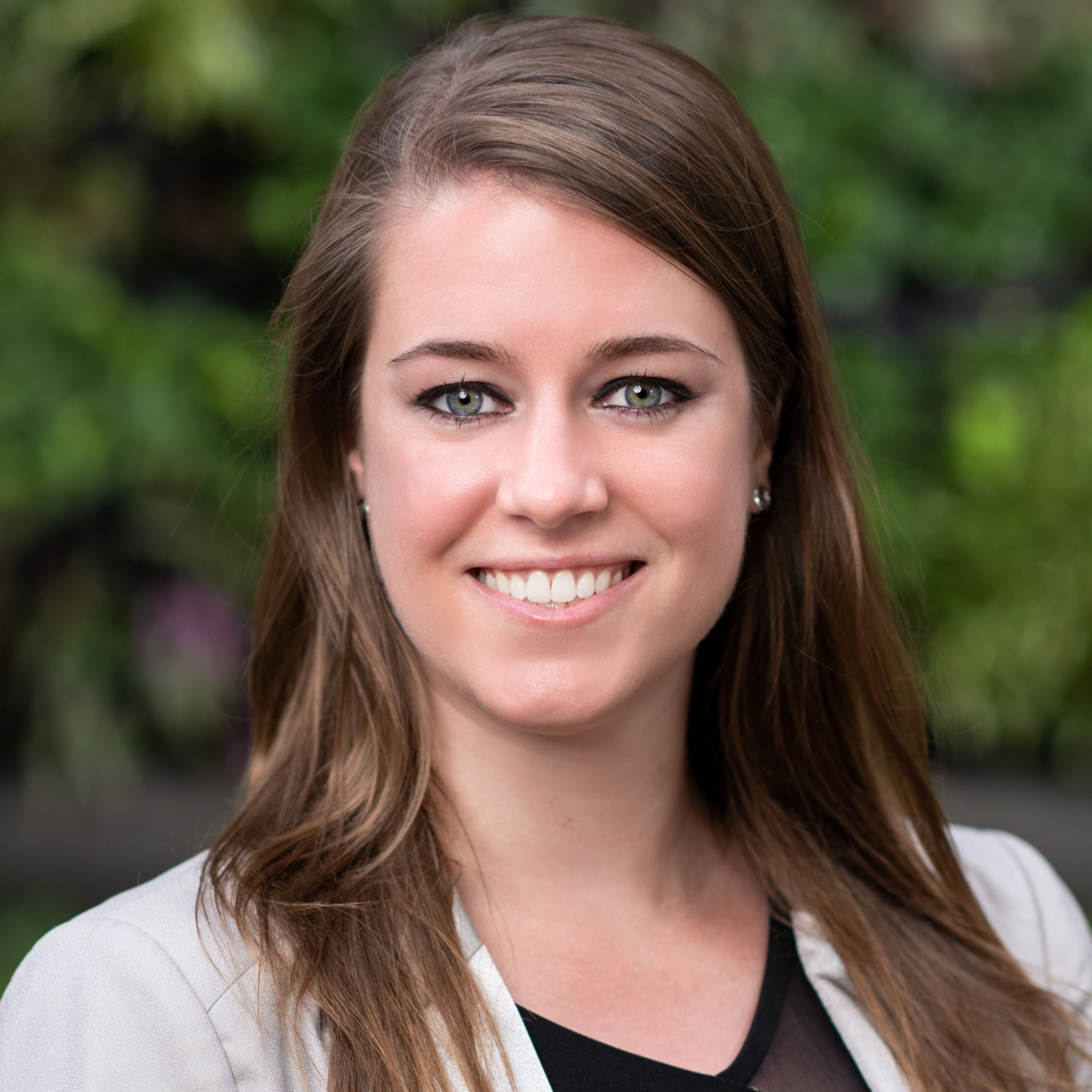 Ep. 401 - Questions You Want to Ask a Financial Advisor with Evelina Weary episode artwork