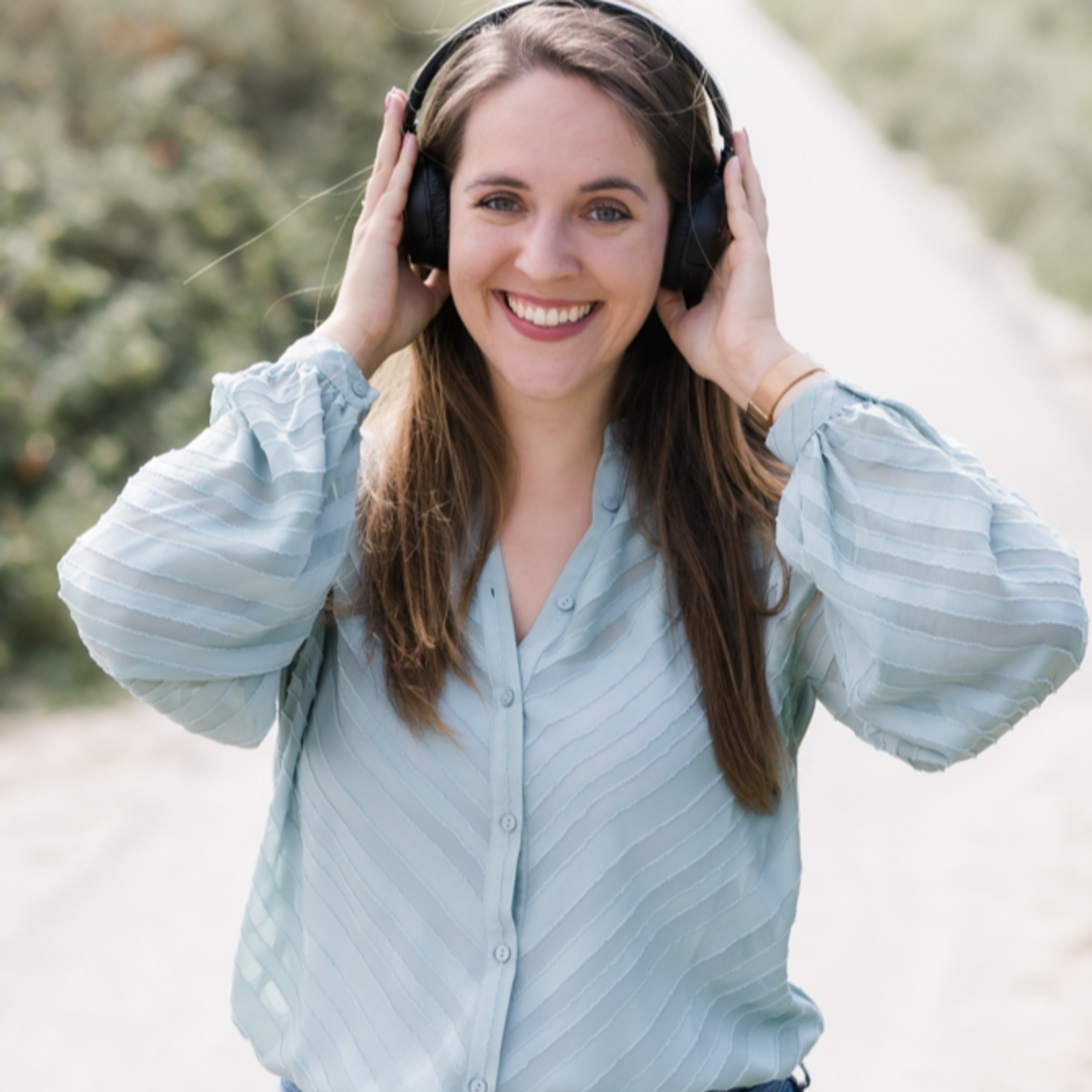 Ep. 633 - What You Need To Know to Make Money Podcasting with Anne Claessen episode artwork