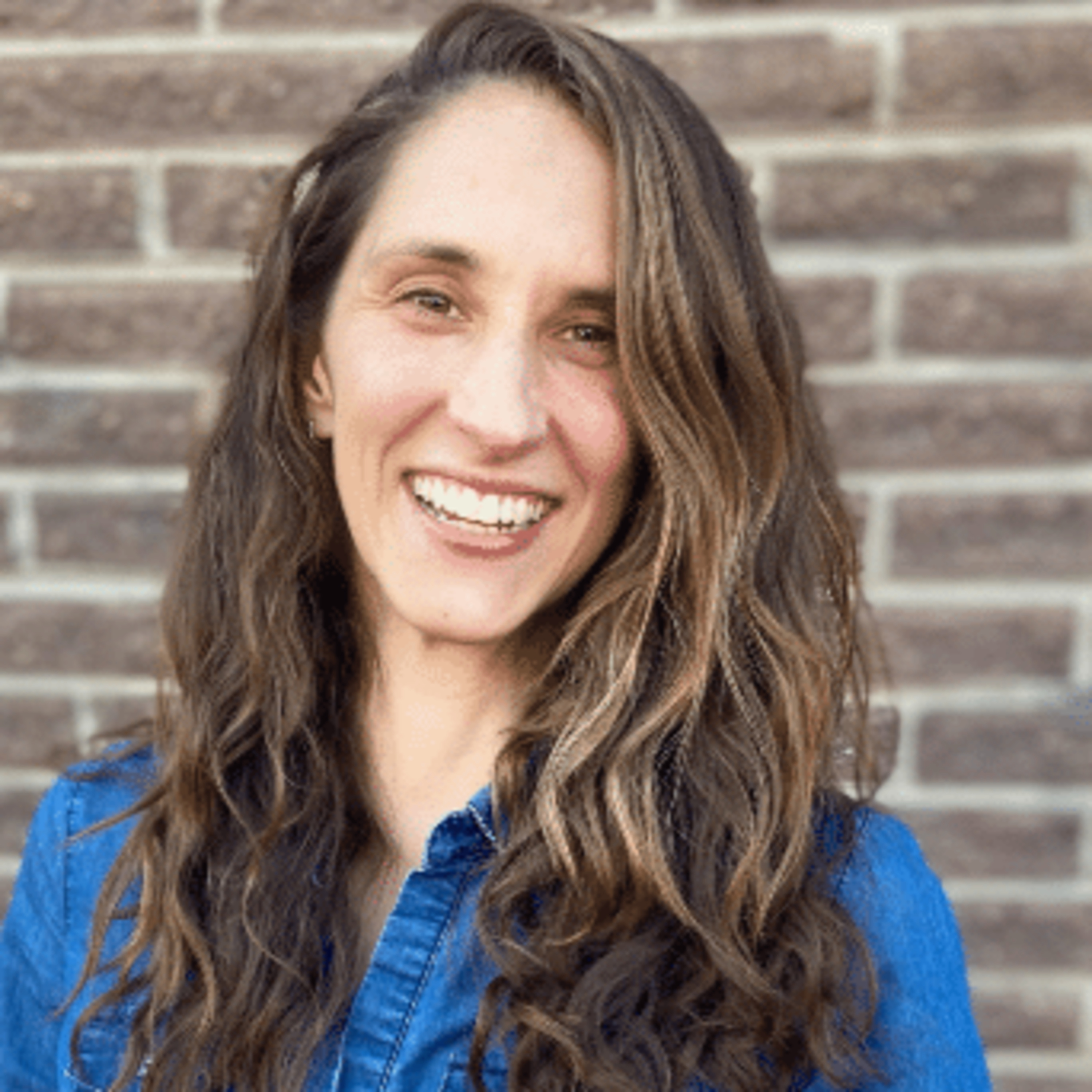 Ep. 663 - Listen to Powerful Tips to Start a Podcast that Inspires with Lindsay McMahon episode artwork