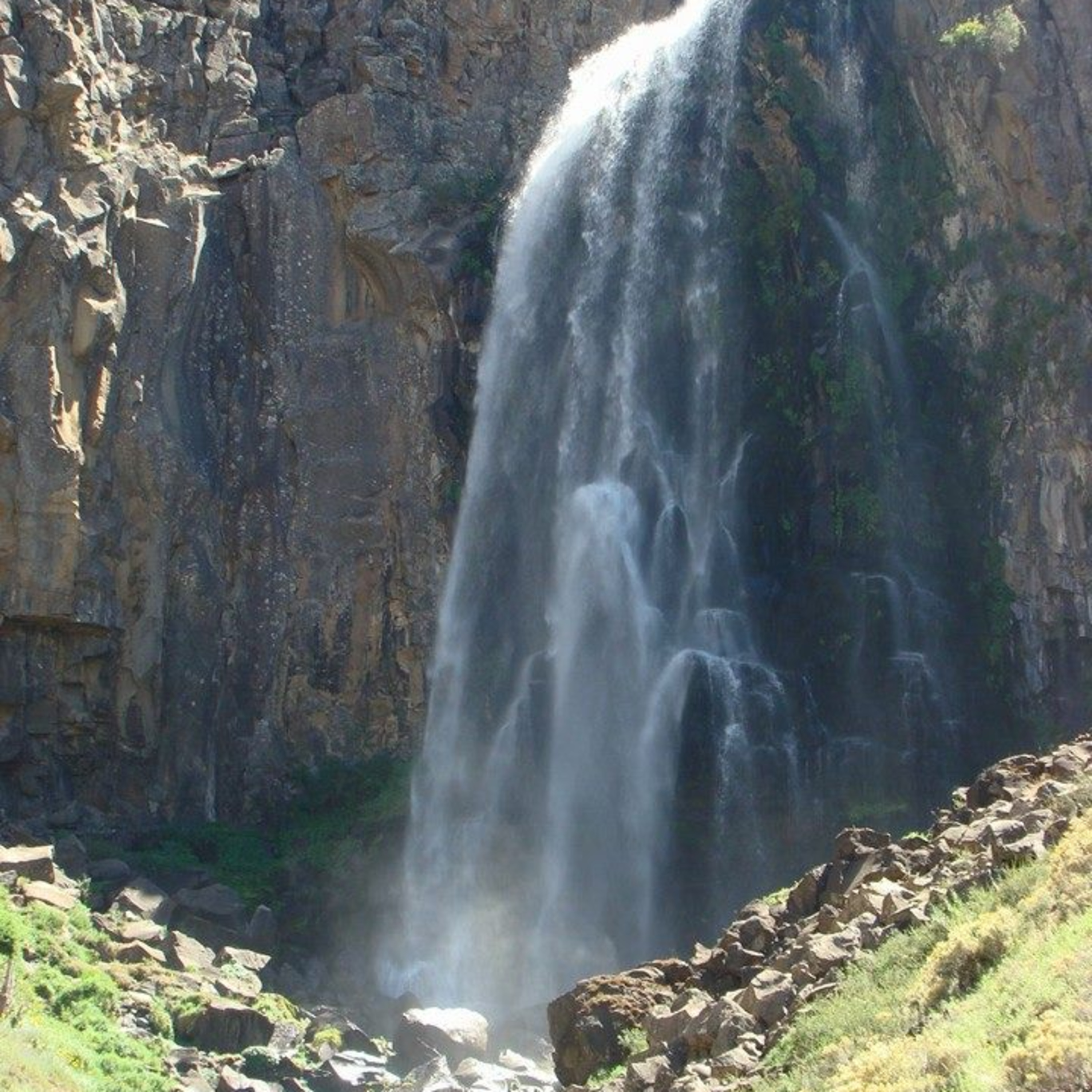 Cascada La Fragua: 40 metros de caida libre y un sonido que le da el nombre - Neuquén - Patagonia Argentina  episode artwork