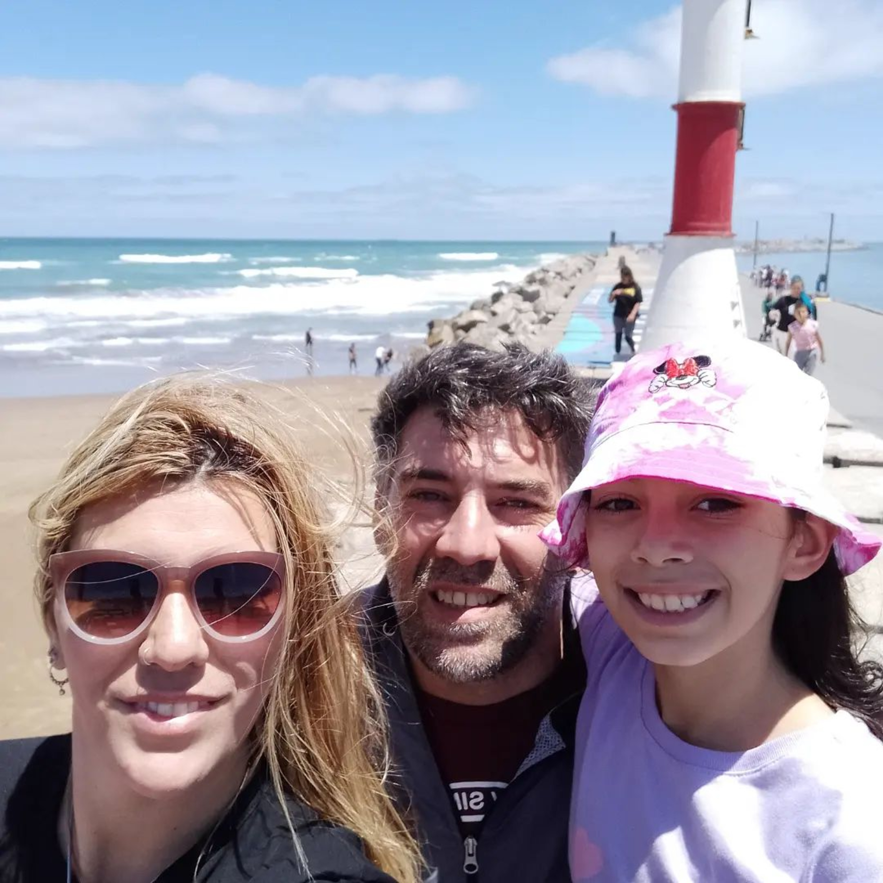 Laura, Leo y Serena son una familia viajera - Kilómetros de Felicidad - #viajeros episode artwork