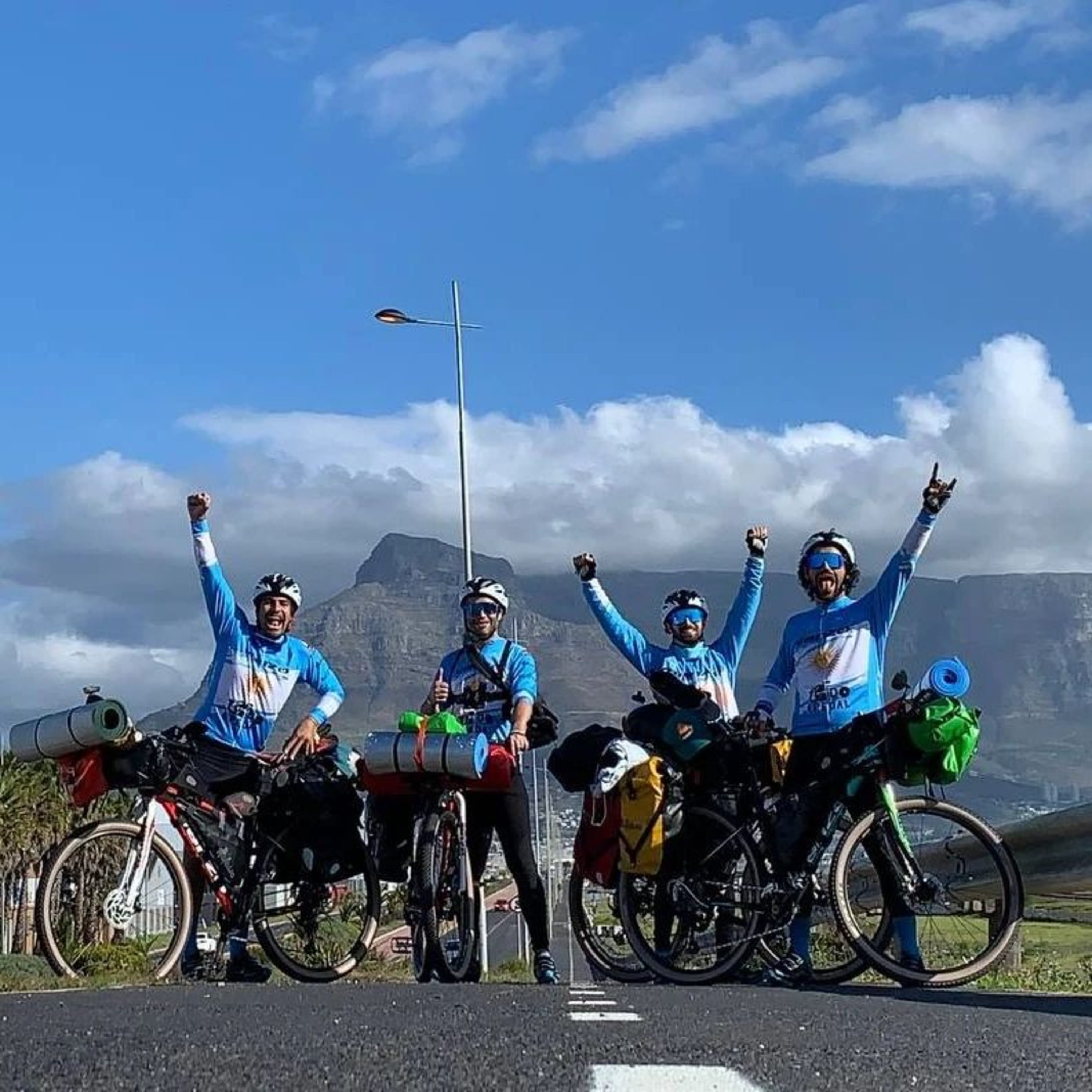 Todo a Pedal: 4 cordobeses bicicleteando por Africa rumbo a Qatar - #viajeros episode artwork