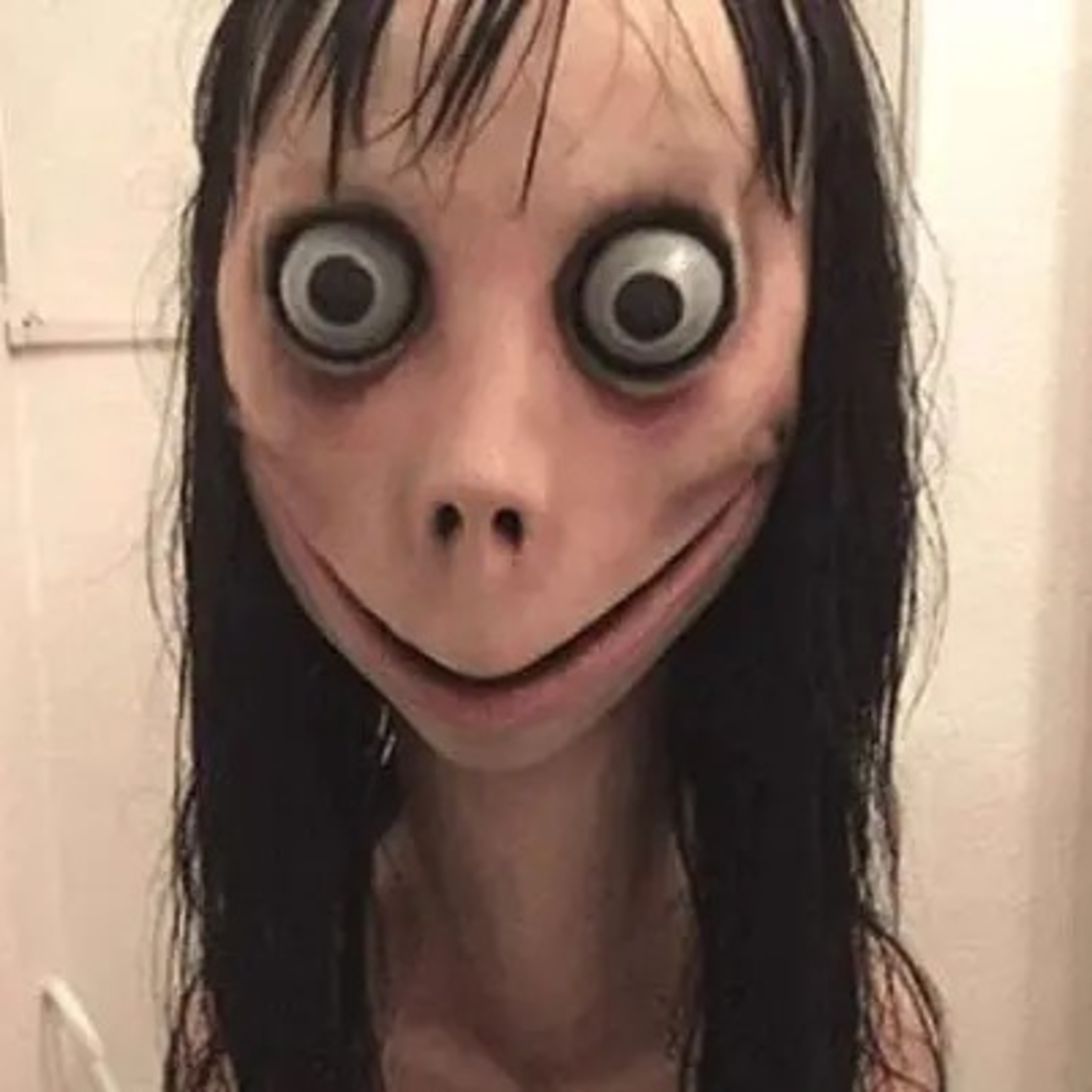 The MOMO Challenge: Creepypasta Story 😱😱😱 episode artwork