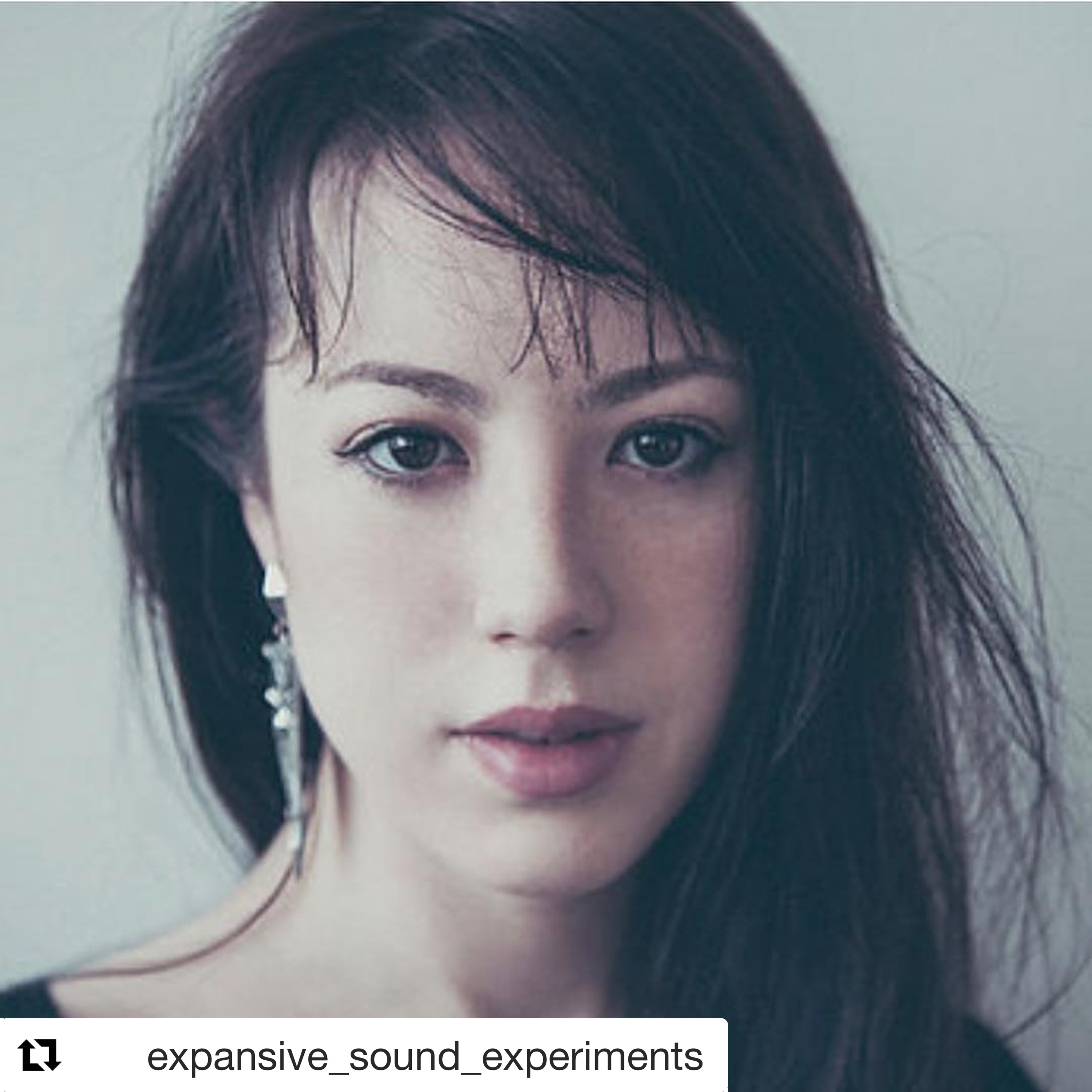 PEG talks to Los Angeles based Singer Songwriter and Electronic Music Producer Evelynka episode artwork