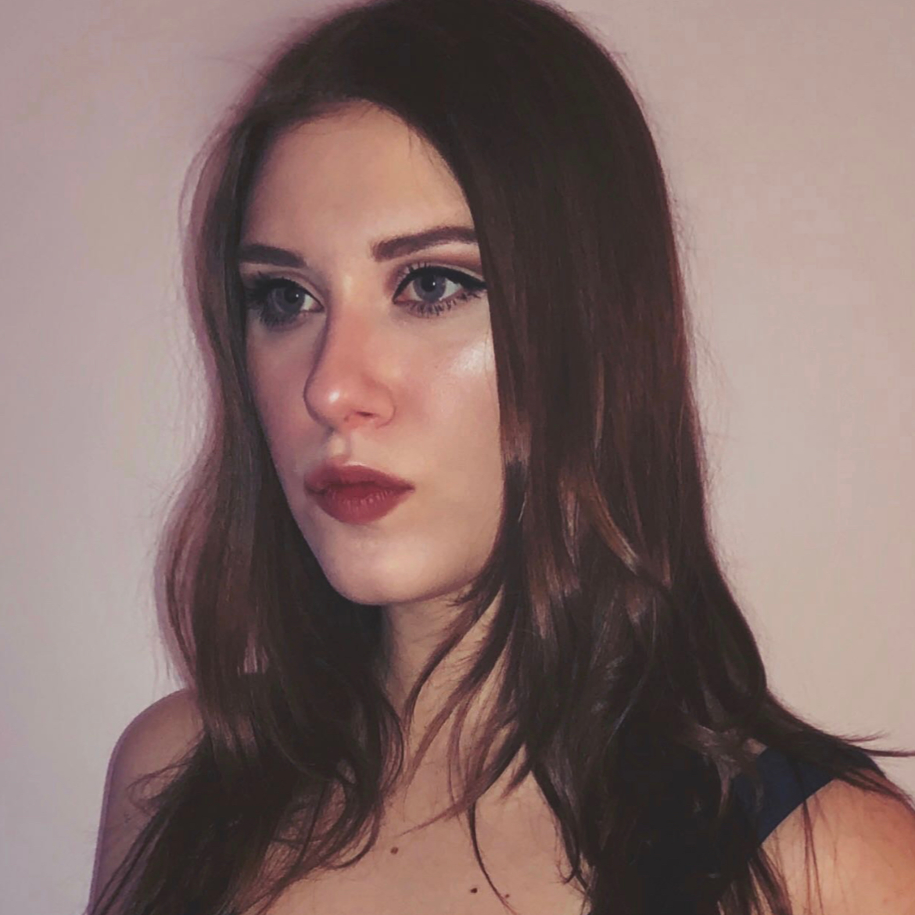 PEG Interviews Belgium Singer Songwriter: Ivy Victoria episode artwork