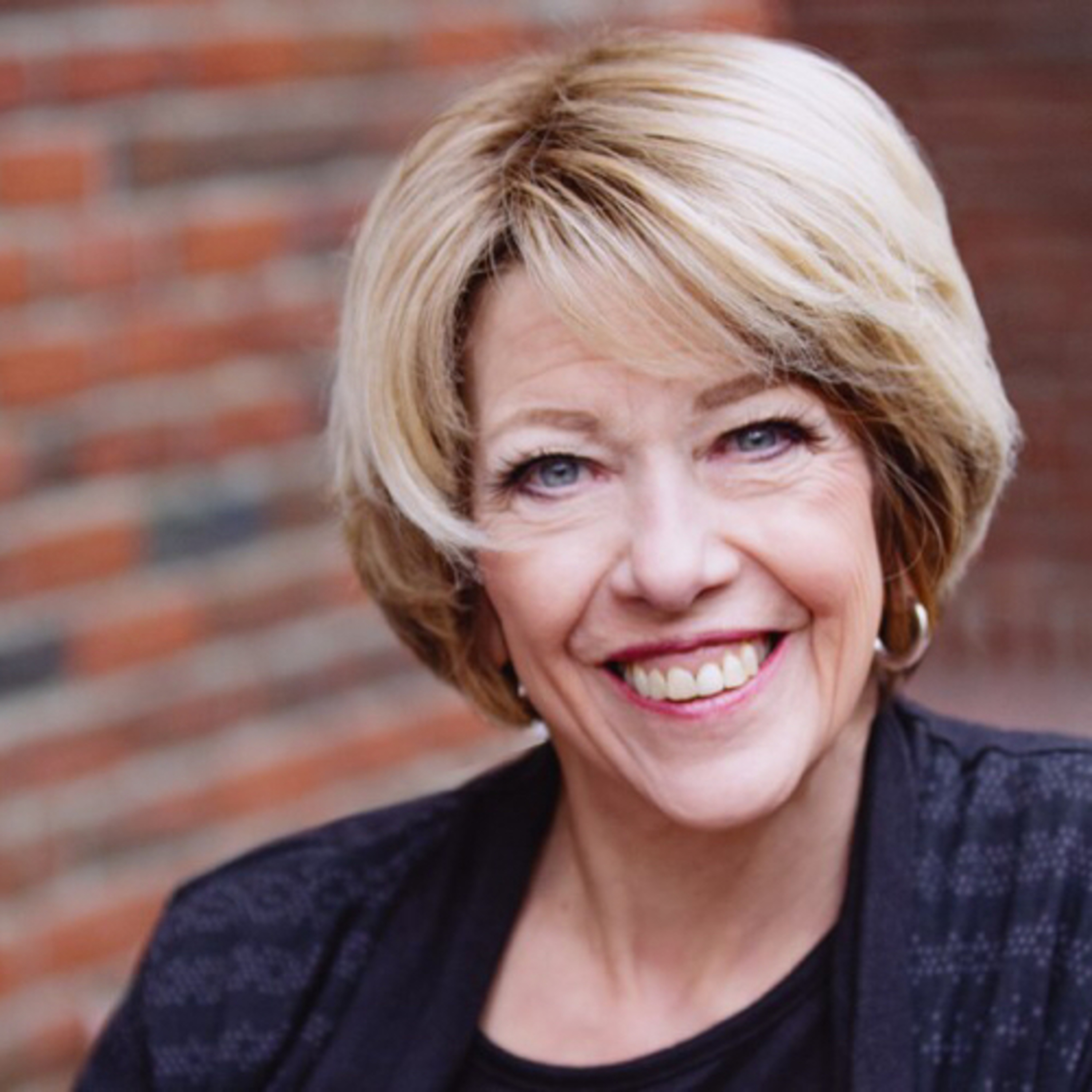Meet the Decluttering Queen, Ms. Kitti Andrews!