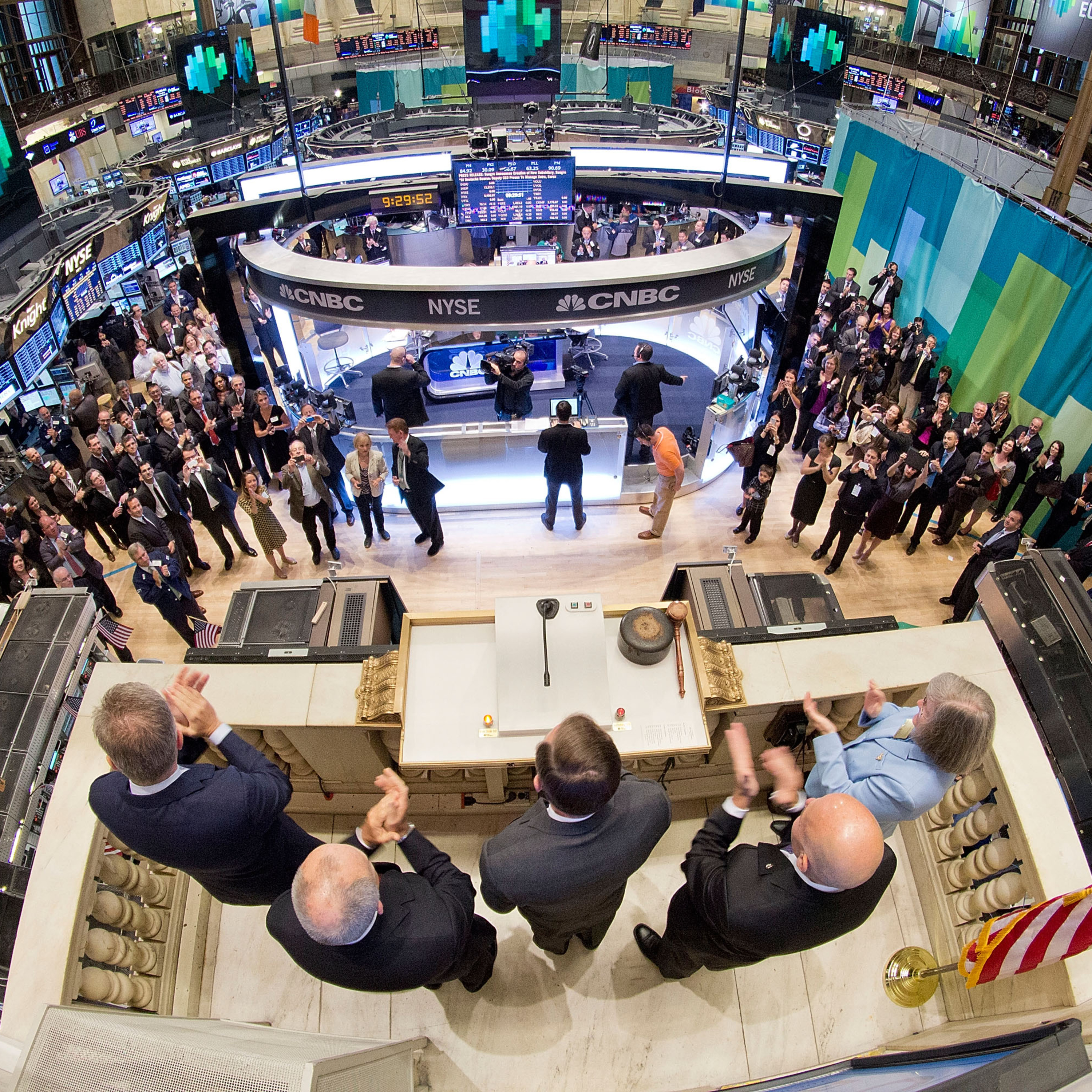 ⚡ Merkel espera que el confinamiento dure hasta Abril. La Bolsa Europea cae pero la Bolsa Americana sube  - Inversiones - Índices - Acciones - Forex - Commodities ⚡ episode artwork