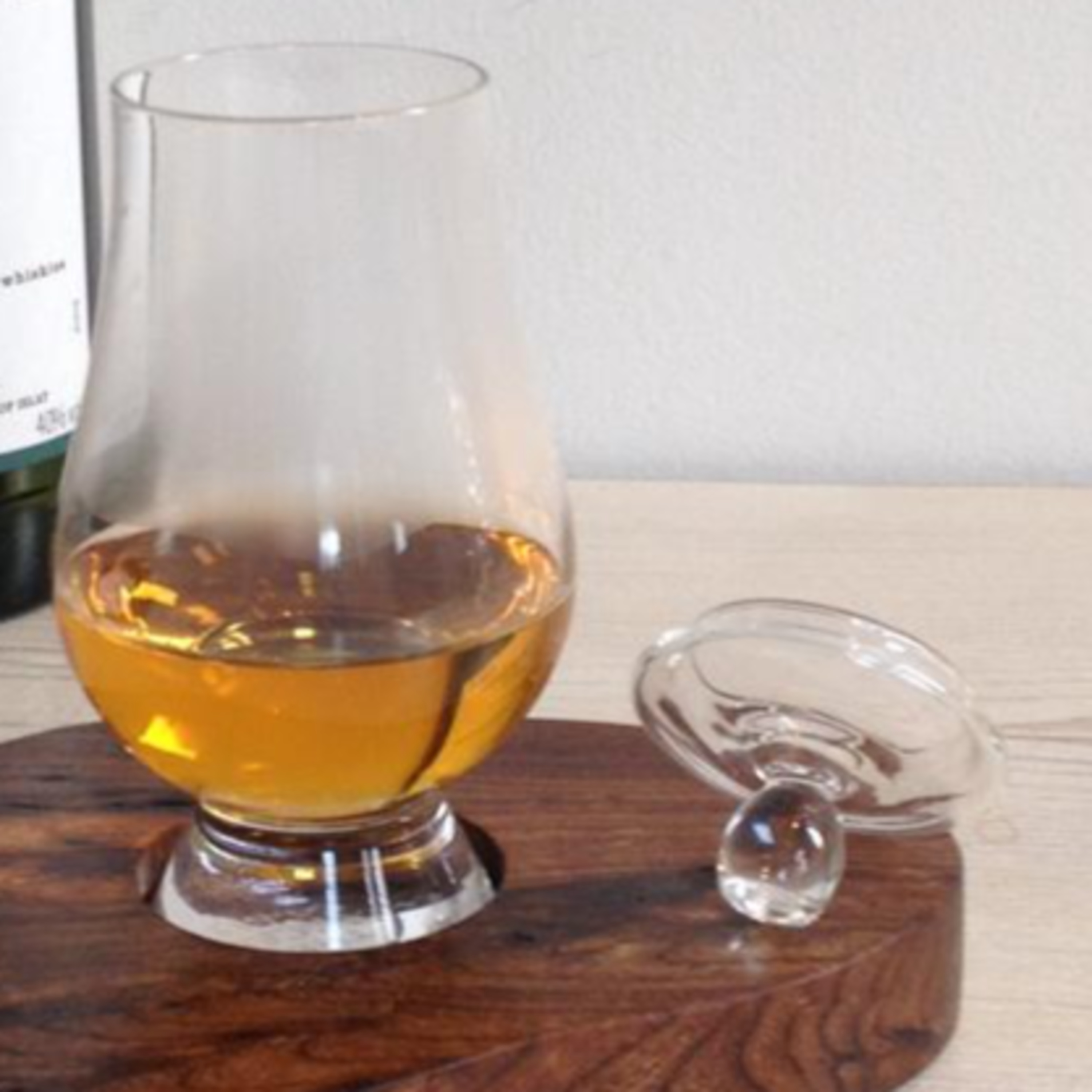 Irish Whiskey Review - The Definitive Guide to all things Whisky, Scotch, Bourbon NOT just Irish!