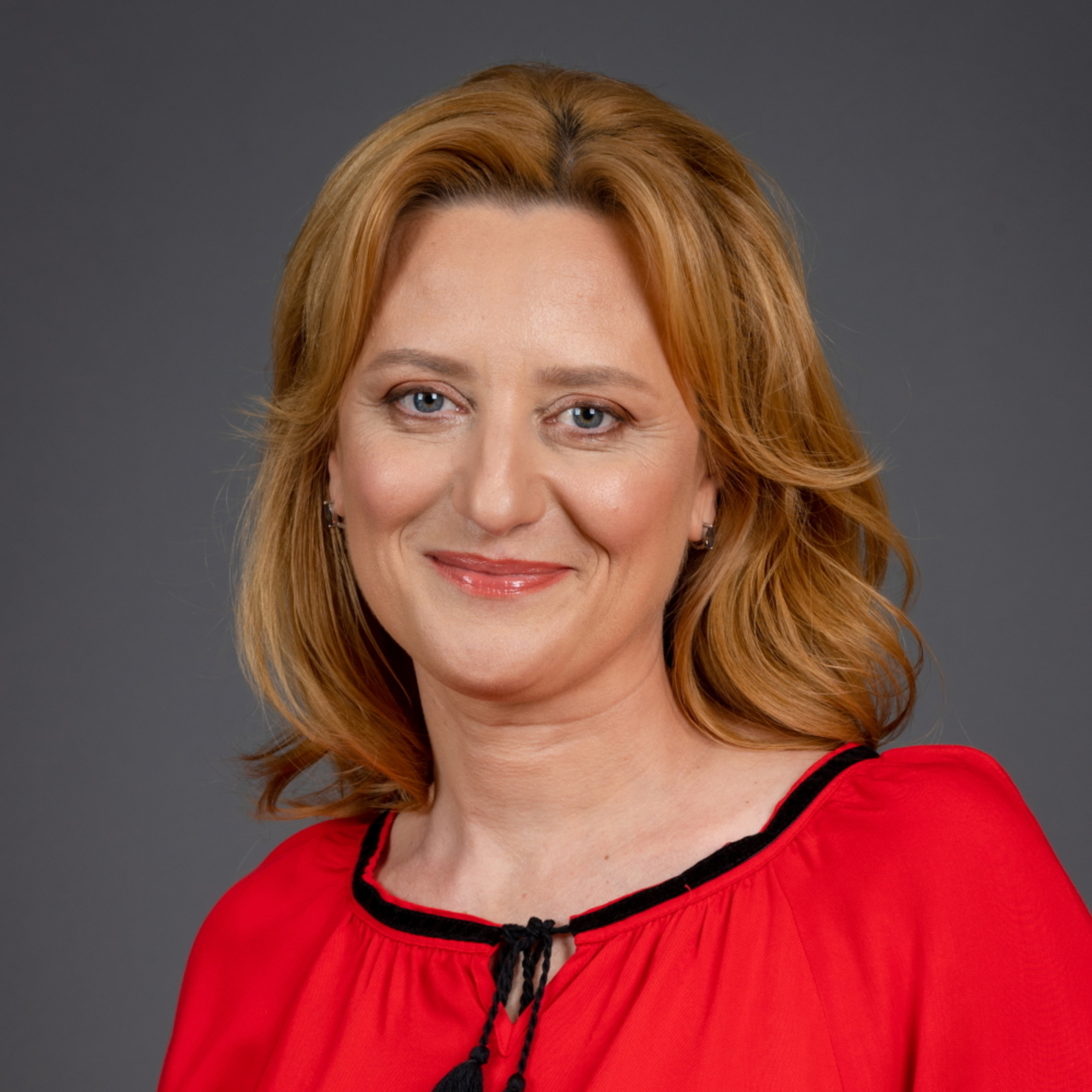 047: Angela Galeța, Fundația Vodafone România, ajută furnizorii de servicii sociale să scape de dosarul cu șină și să treacă la Dosarul Digital thumbnail