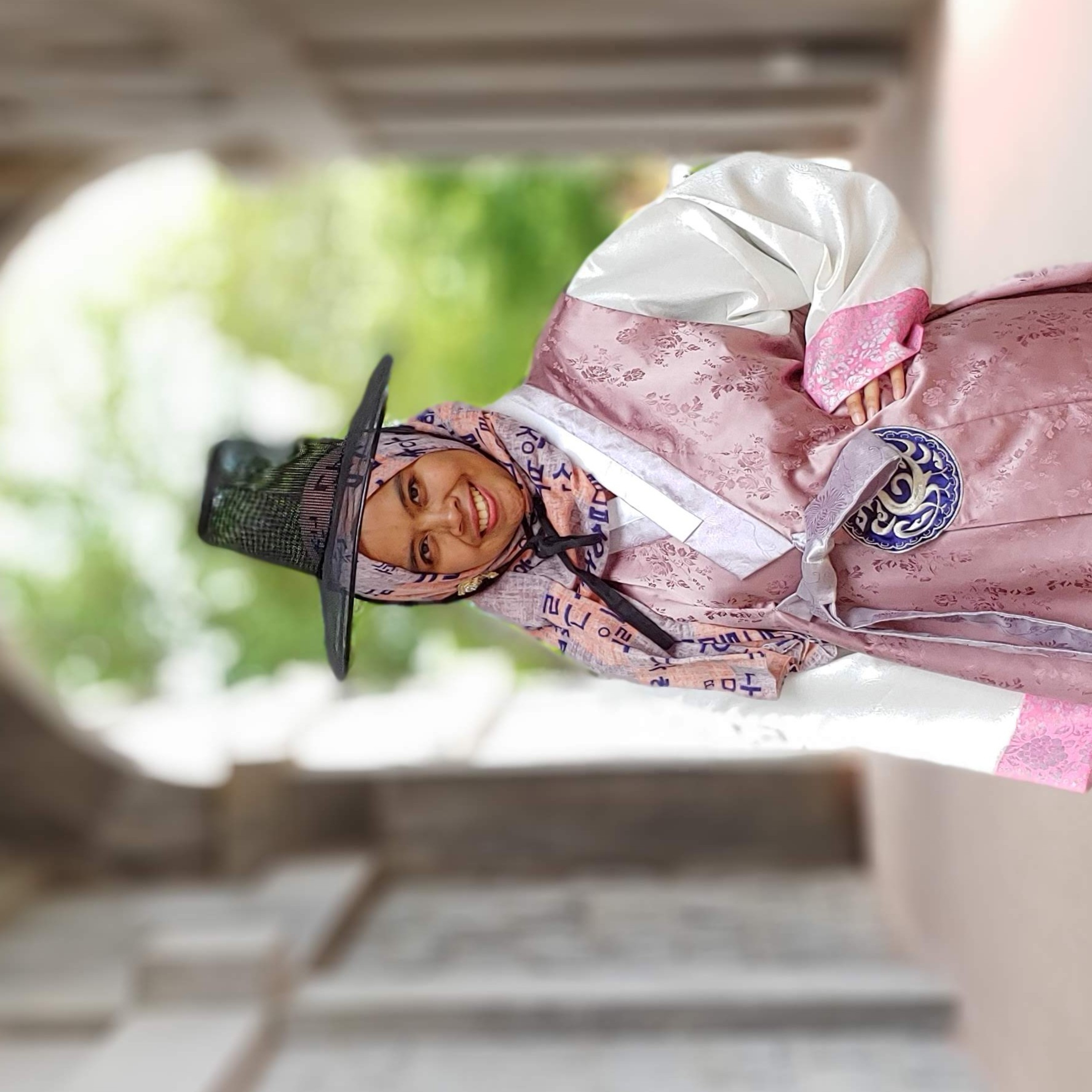 From Solo To Seoul → Hanbok dan perspektif baru