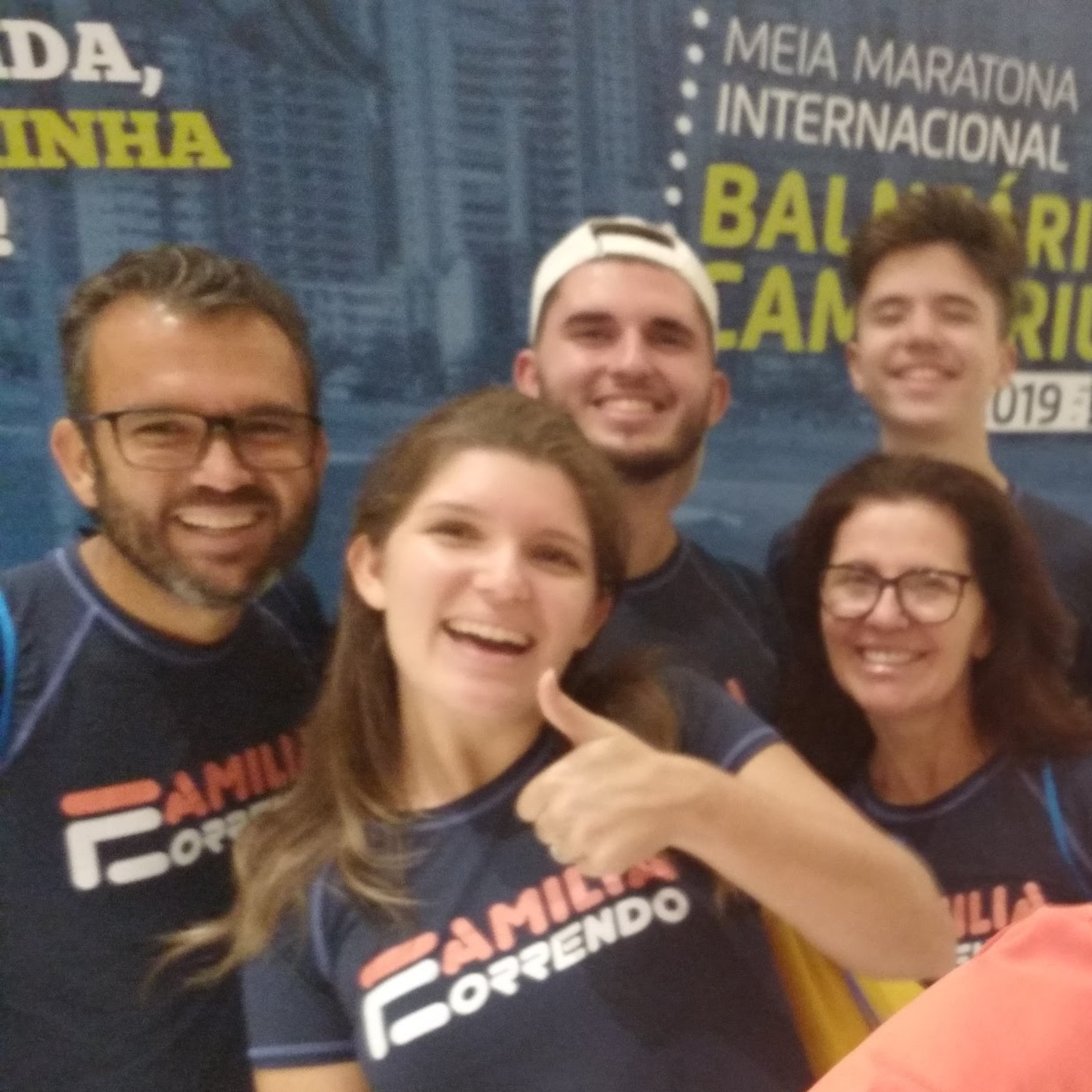 Conheça a FAMÍLIA CORRENDO - Pai, mãe e 3 filhos que correm juntos Conheça a FAMÍLIA CORRENDO - Pai, mãe e 3 filhos que correm juntos