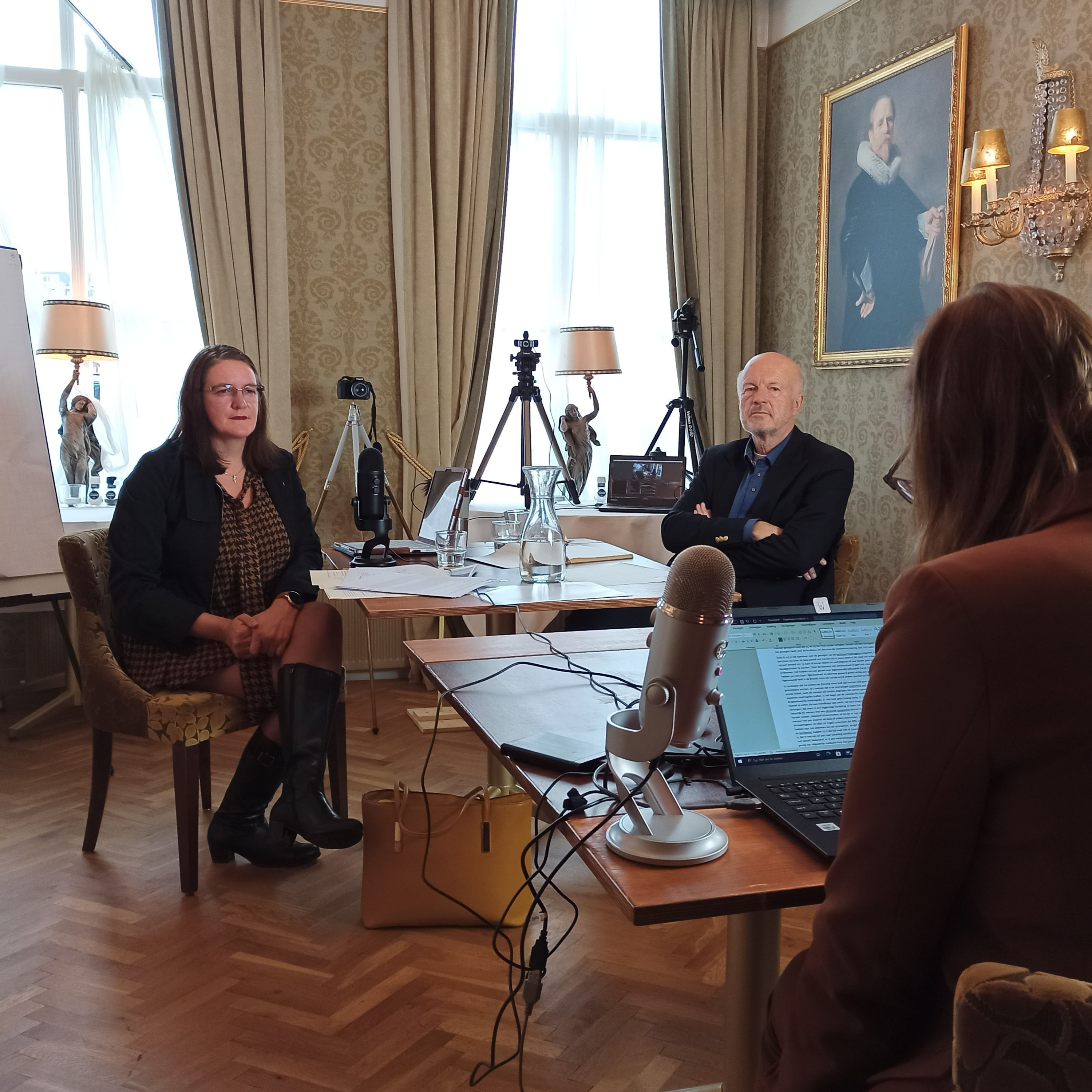 Buiten Parlementaire Onderzoeks Commissie 1 (samenvatting) - Bettina van Steenis, Michaela Schippers episode artwork