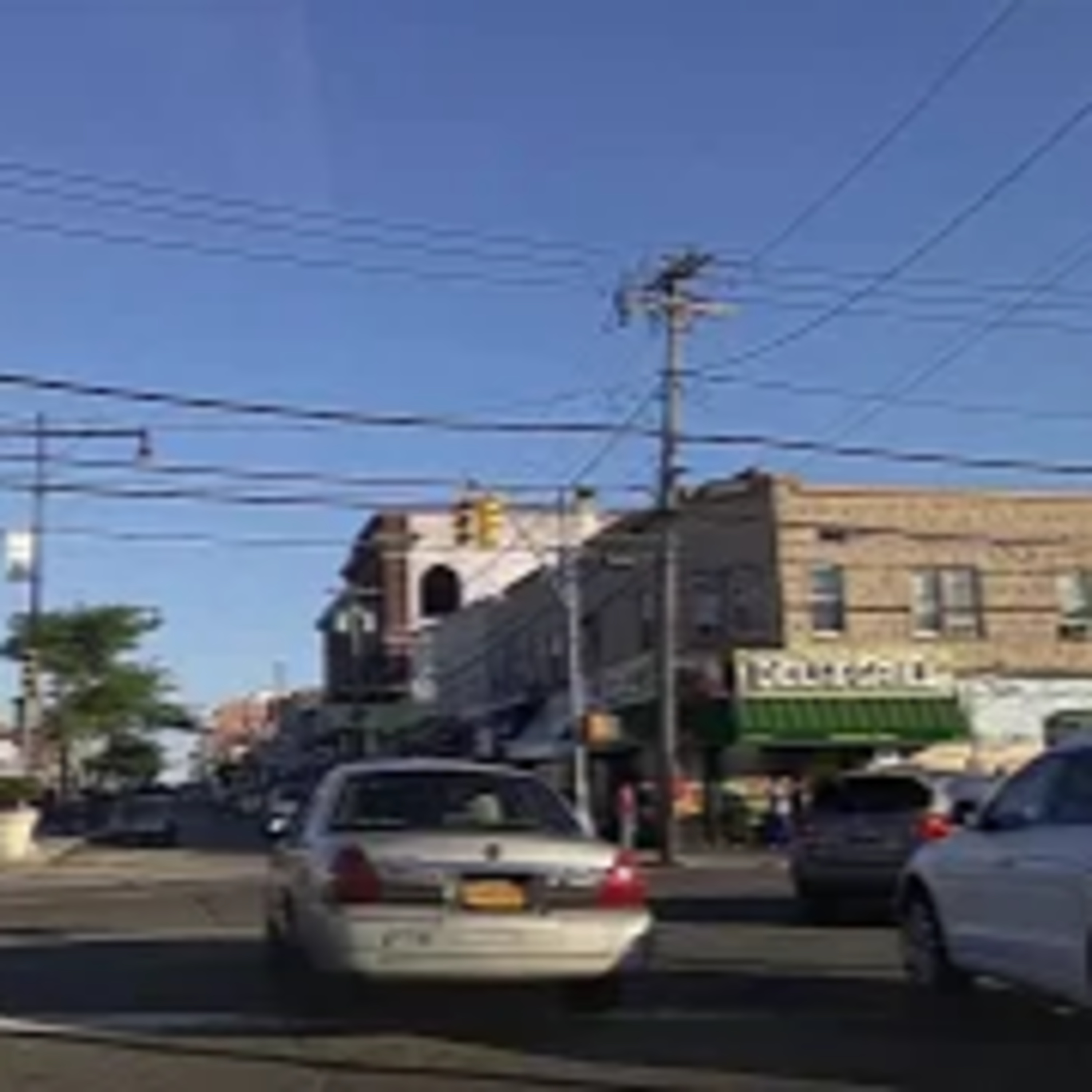 THE QUEENS NEW YORKER