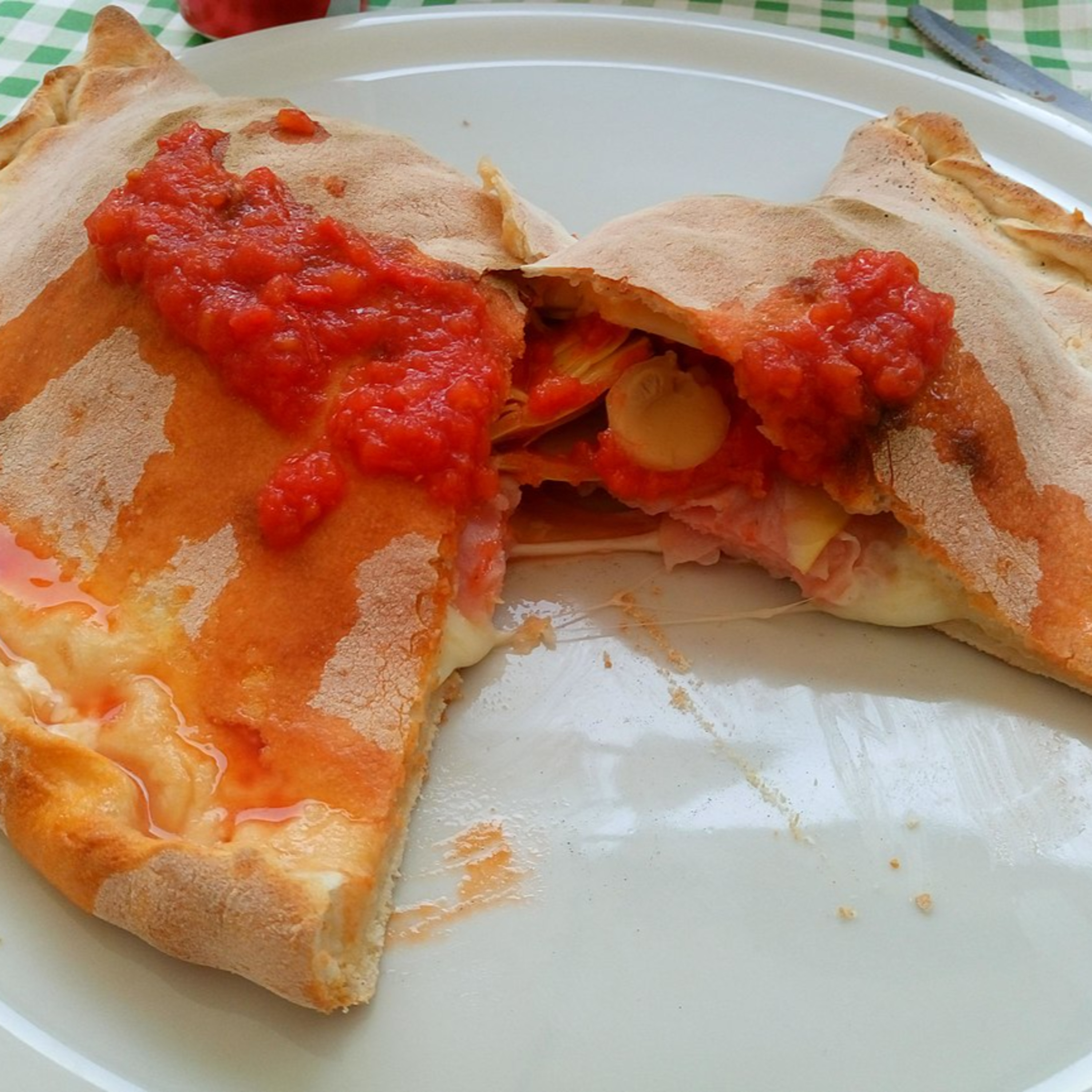 THE QUEENS NEW YORKER EPISODE 187: THE CALZONE VS THE STROMBOLI