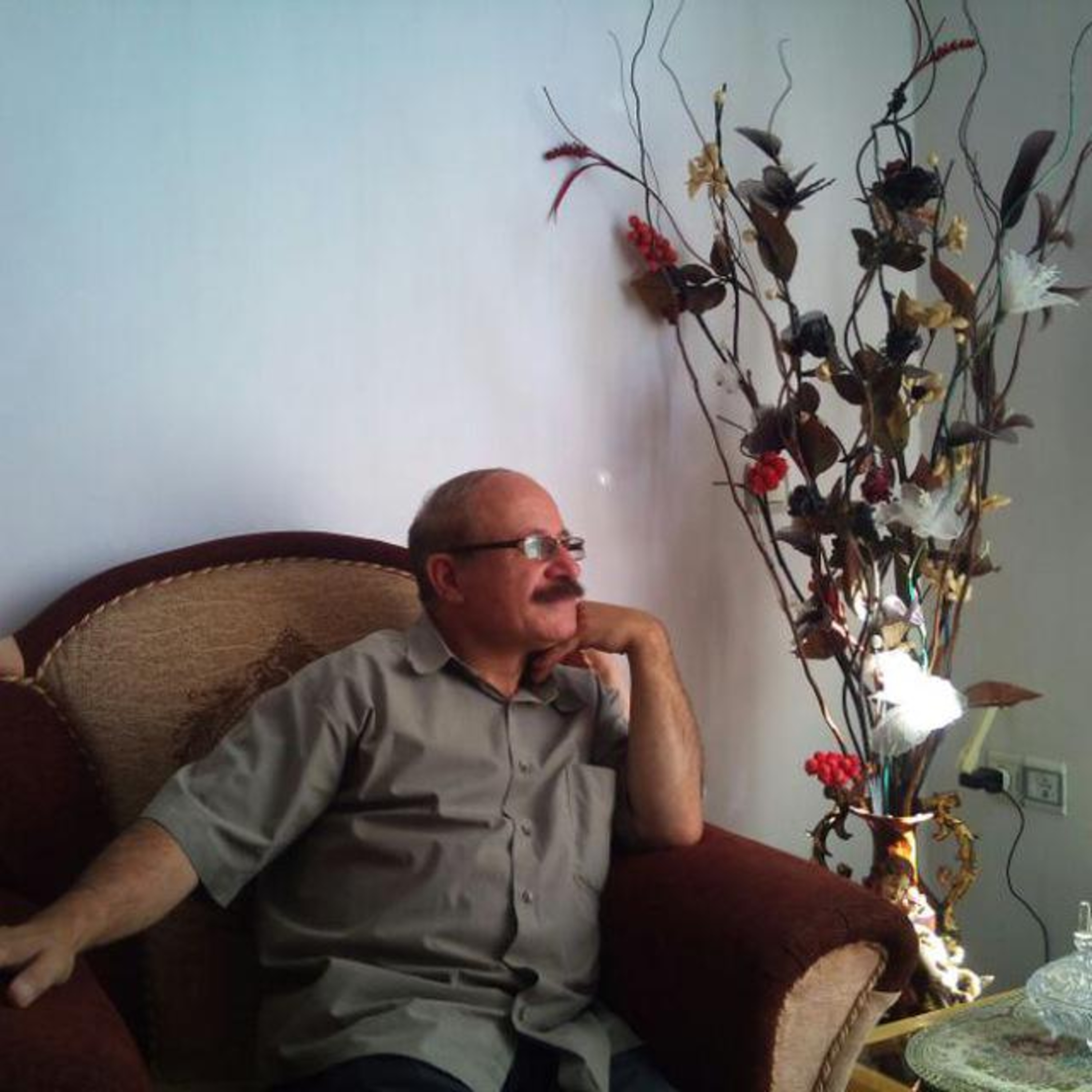 من و شب خسته ز دنیای همیم