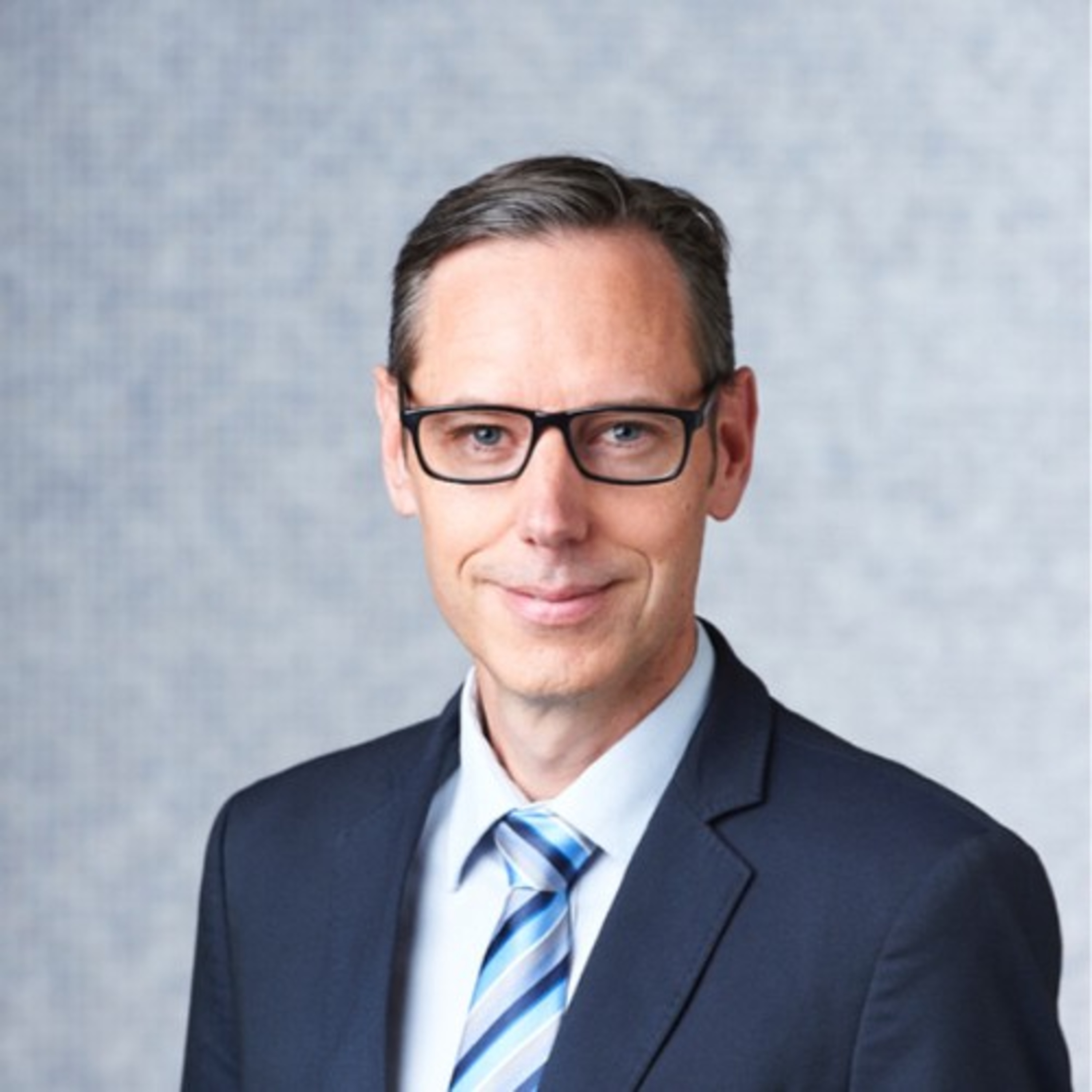 #128 RE-RUN: A Global Perspective on the Future of Data, Disruption and the CDAO Roles with Pieter Vorster – GM CSR & Chief Data Analytics Officer episode artwork