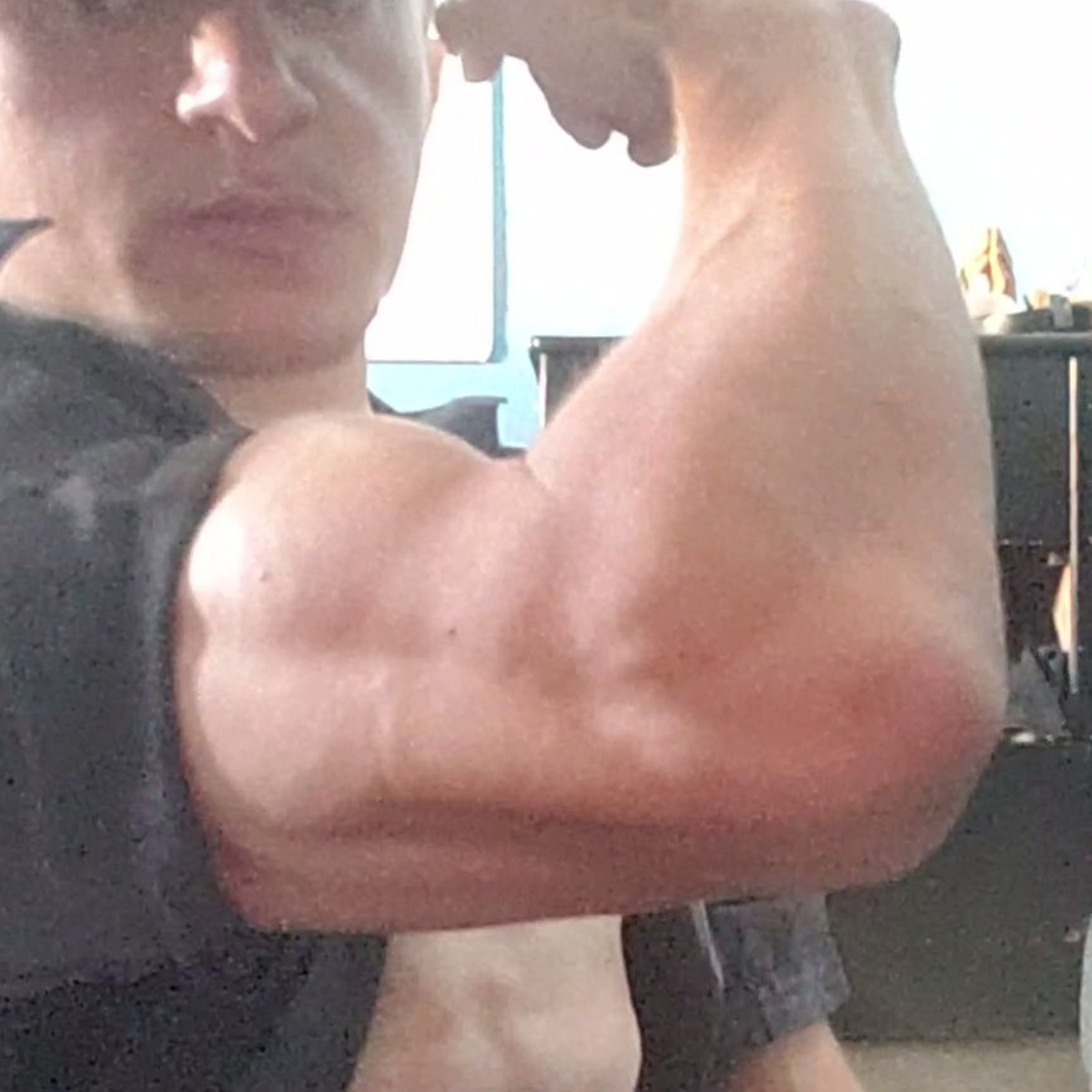 Keeping your #midsection small & tight #fitness #bodybuilding  episode artwork