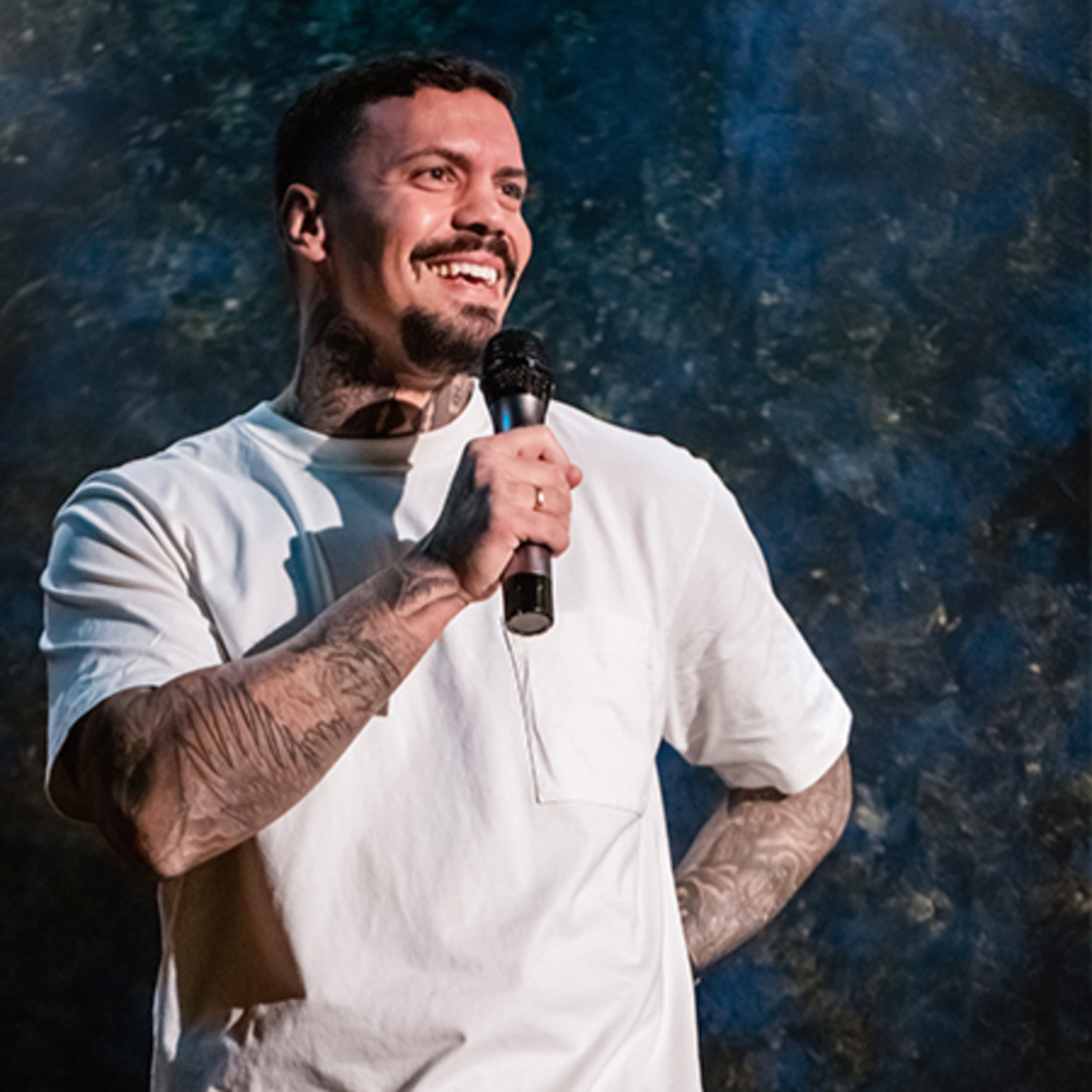 10 schnelle Fragen an Emmvee - Mariano Vivenzio, Sieger des Comedy Clashs 2022 episode artwork