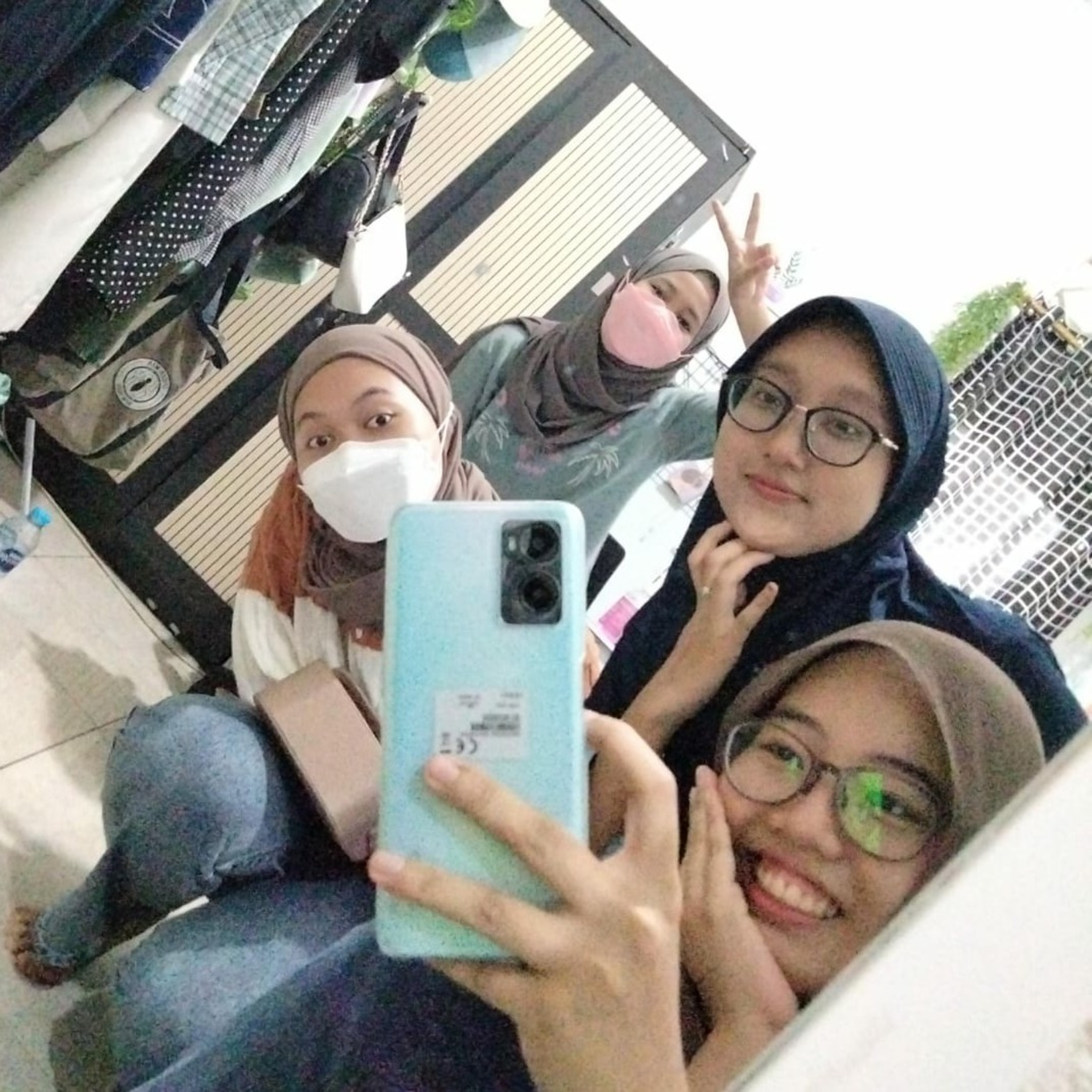 manusia hidup